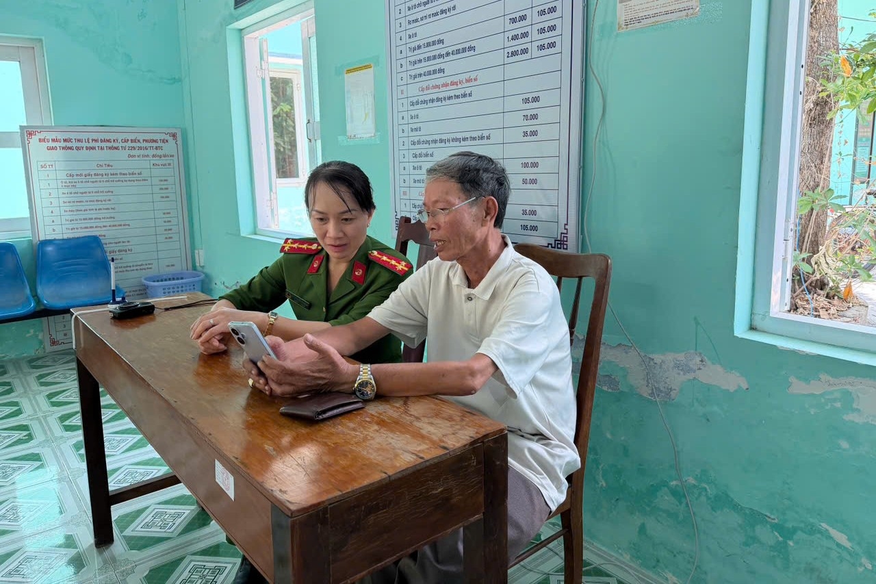 Công an xã Ninh Sơn đẩy mạnh chuyển đổi số, nâng cao chất lượng phục vụ nhân dân