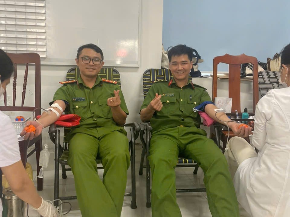 Đoàn viên thanh niên Công an xã Ninh Sơn tích cực tham gia Chiến dịch hiến máu tình nguyện trong lực lượng Công an tỉnh Khánh Hòa