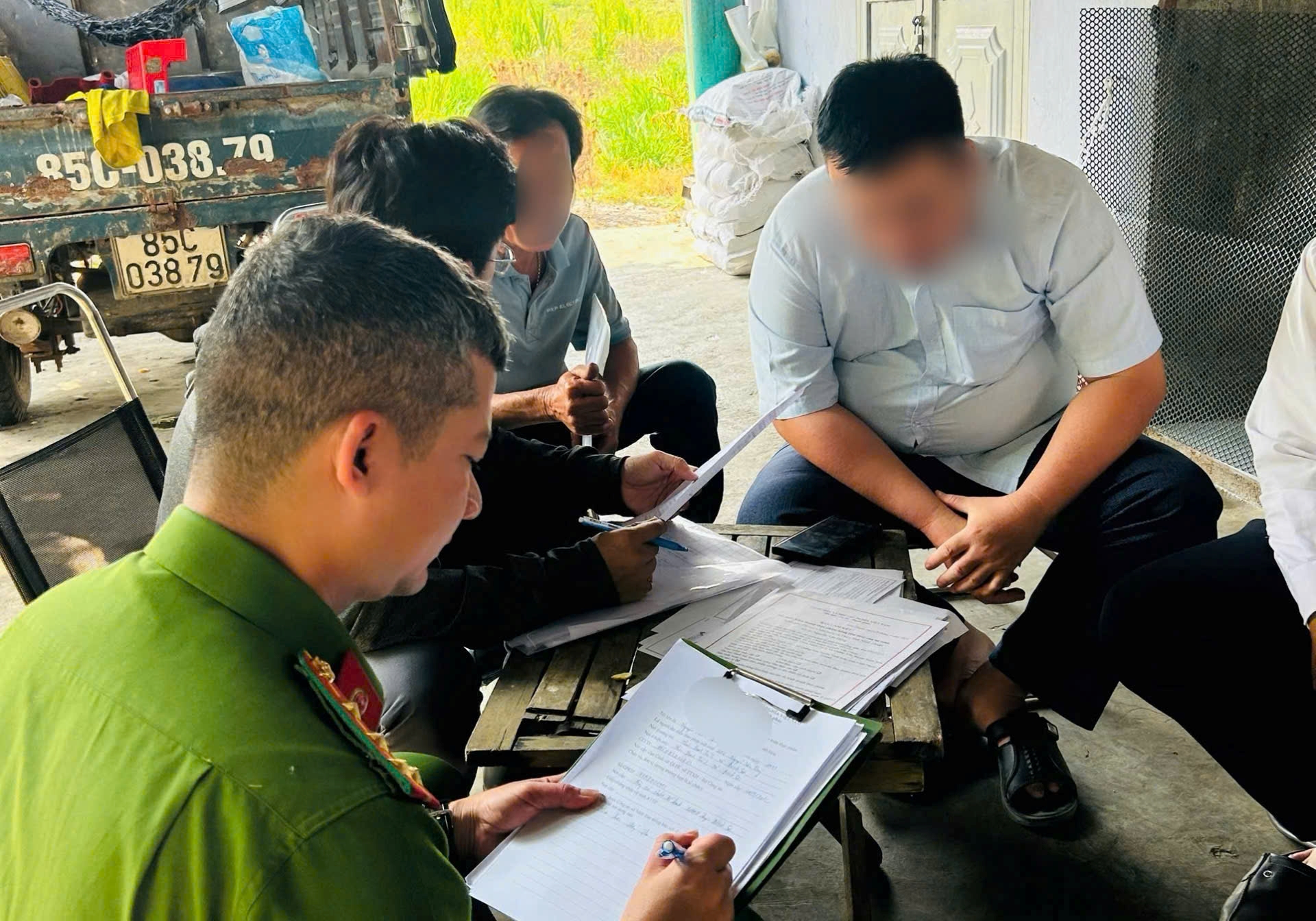 Công an xã Ninh Sơn tham mưu tăng cường kiểm tra an toàn thực phẩm trường học và quản lý hoạt động giết mổ trên địa bàn xã