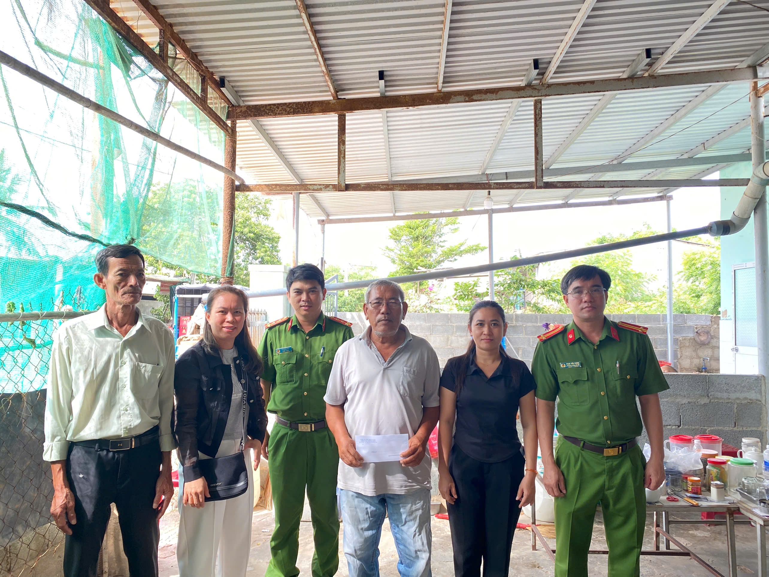Công an xã Phước Dinh triển khai hoạt động tri ân nhân kỷ niệm 79 năm Ngày Thương binh - Liệt sĩ