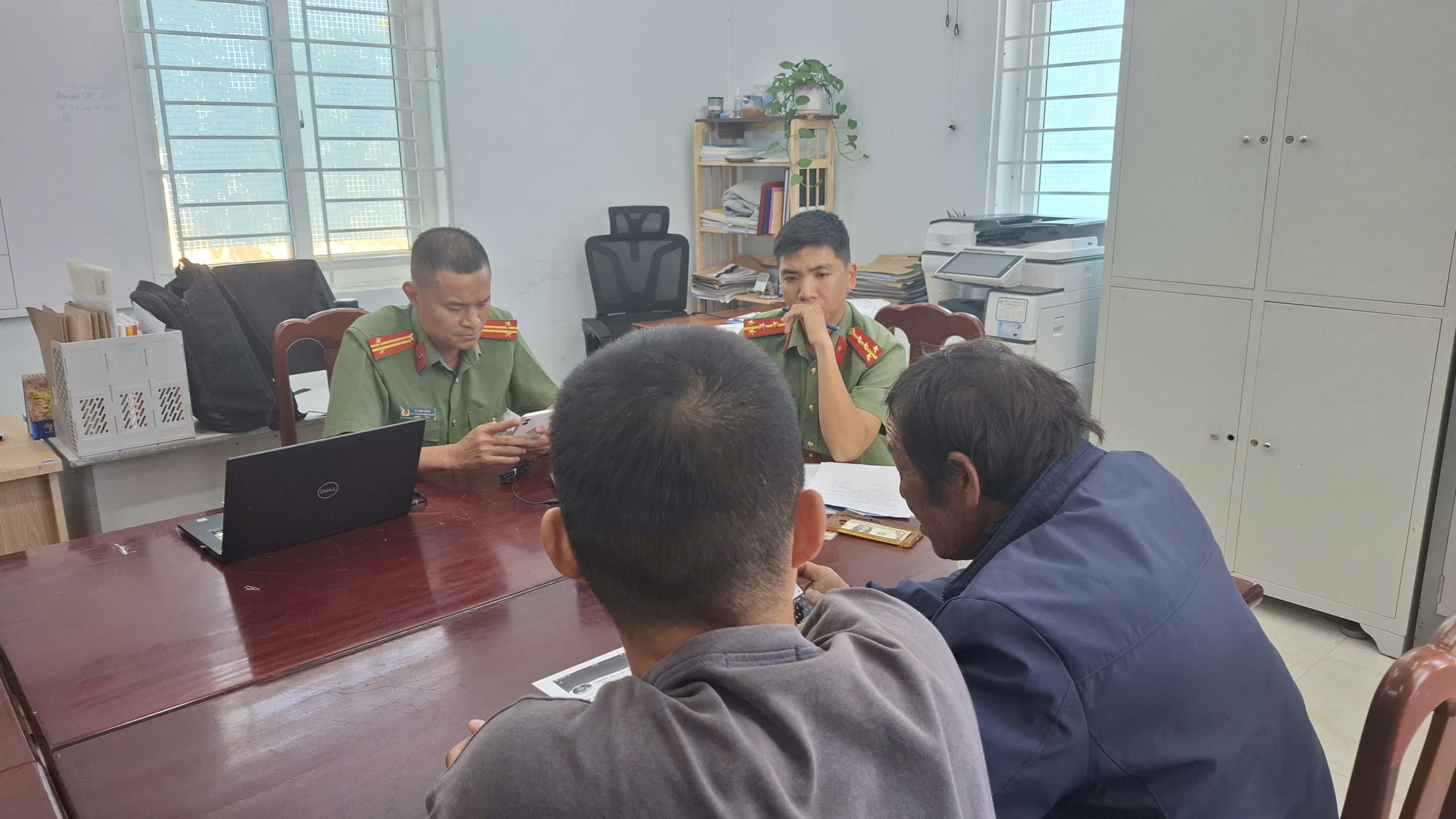 Công an xã Phước Dinh xử lý trường hợp sử dụng  mạng xã hội đăng tải nội dung xấu độc