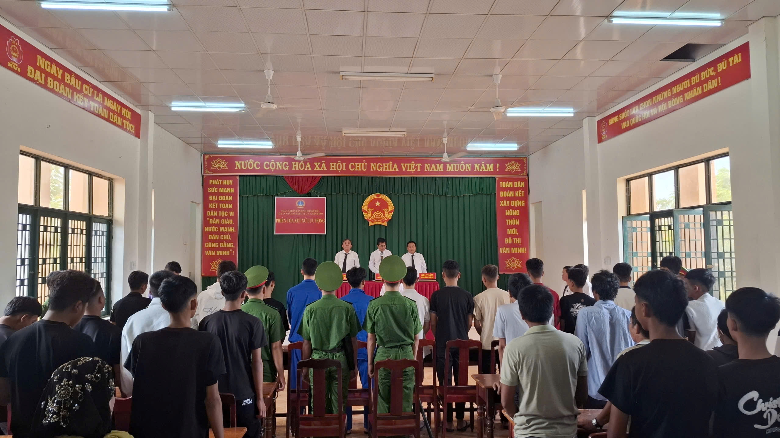 Bảo đảm an ninh, trật tự phục vụ xét xử lưu động vụ án “Gây rối trật tự công cộng” tại xã Phước Dinh