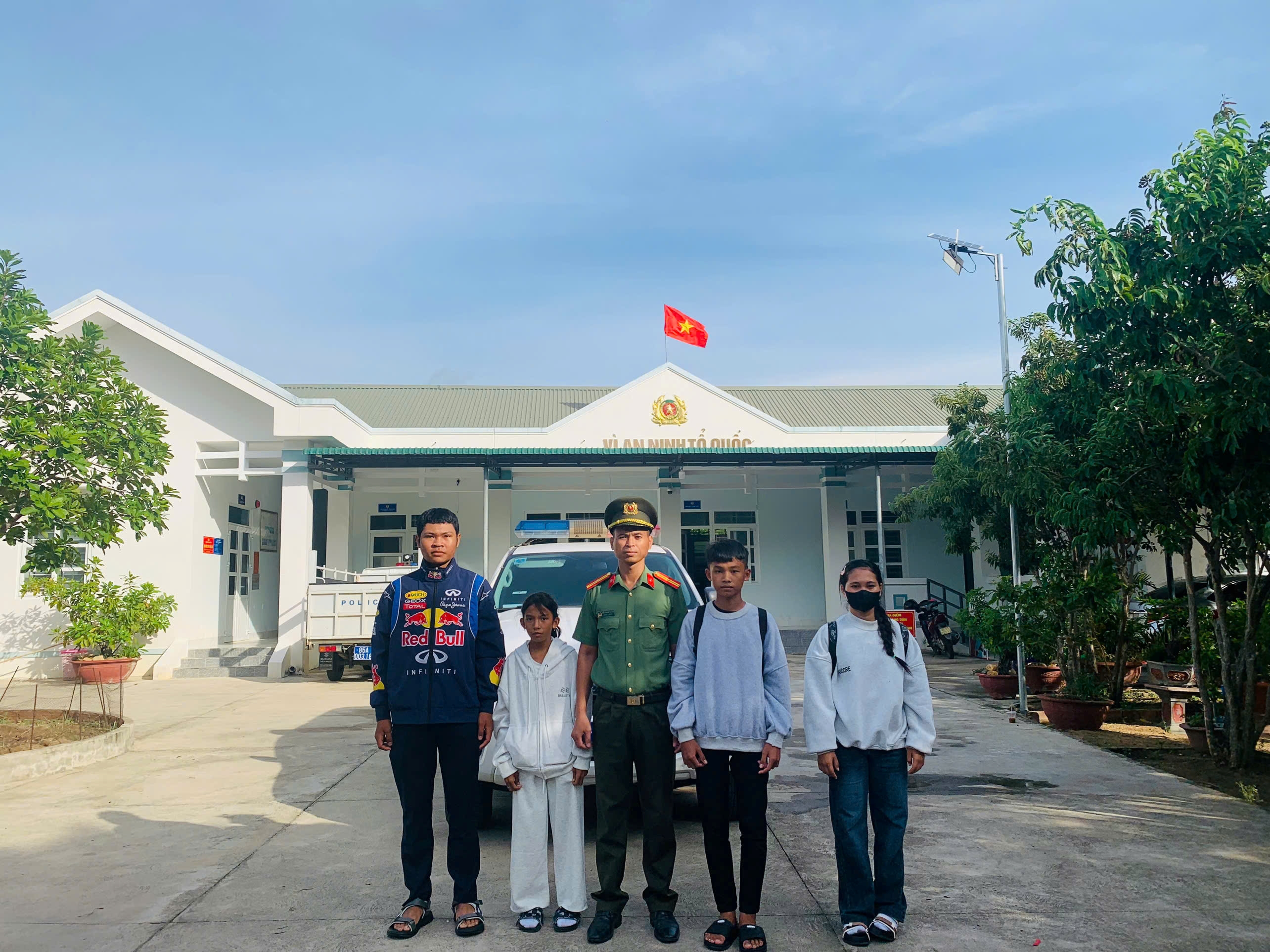 04 em học sinh có hoàn cảnh khó khăn xã Phước Hà trúng tuyển vào Trường Văn hóa Công an nhân dân V