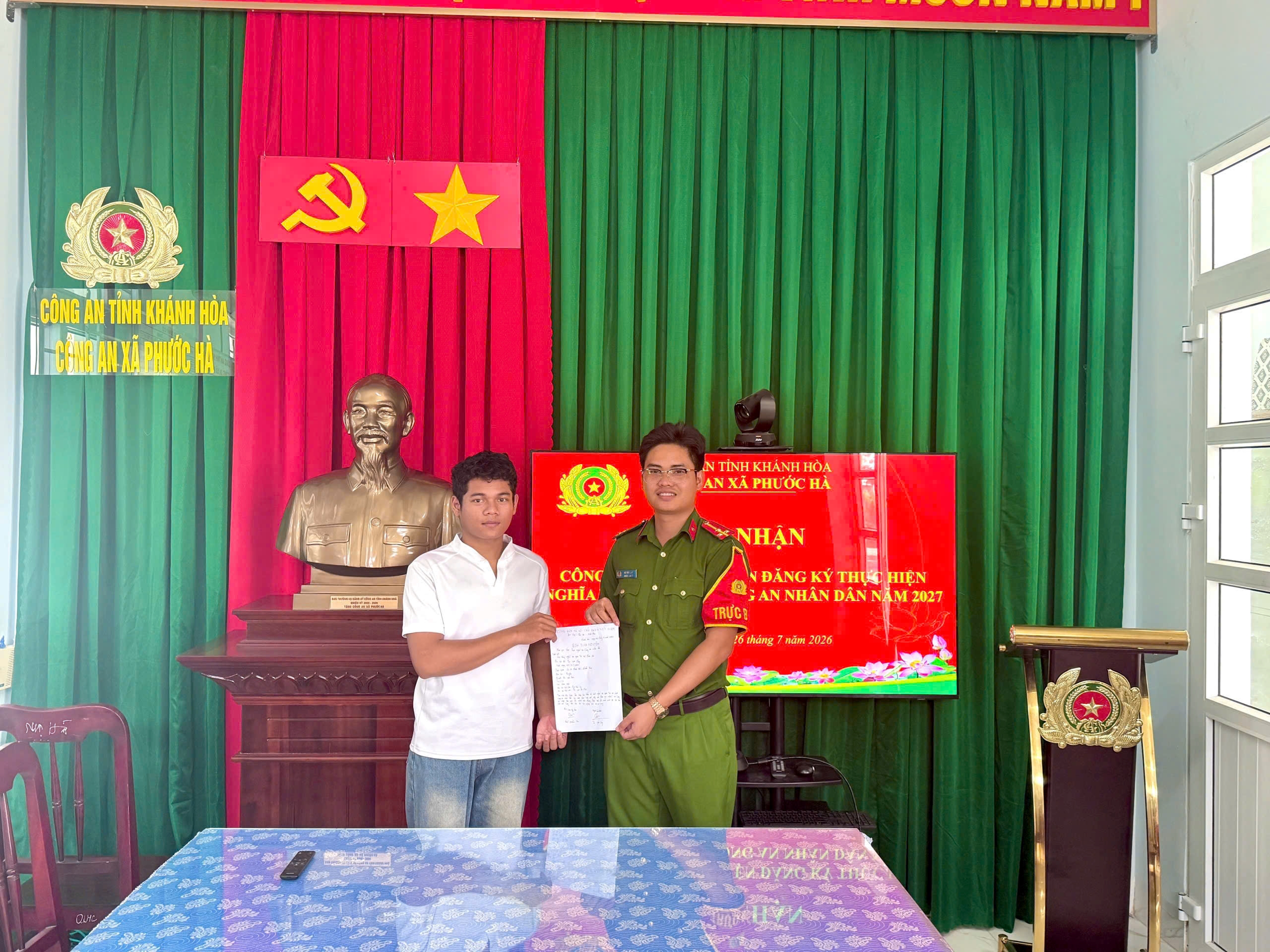 Tinh thần xung kích của tuổi trẻ Phước Hà - tự nguyện đăng ký thực hiện nghĩa vụ tham gia Công an nhân dân