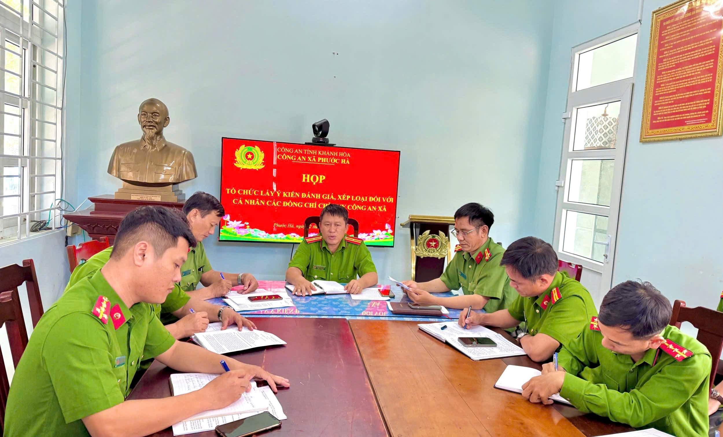 Công an xã Phước Hà lấy ý kiến đánh giá, xếp loại đối với chỉ huy Công an xã