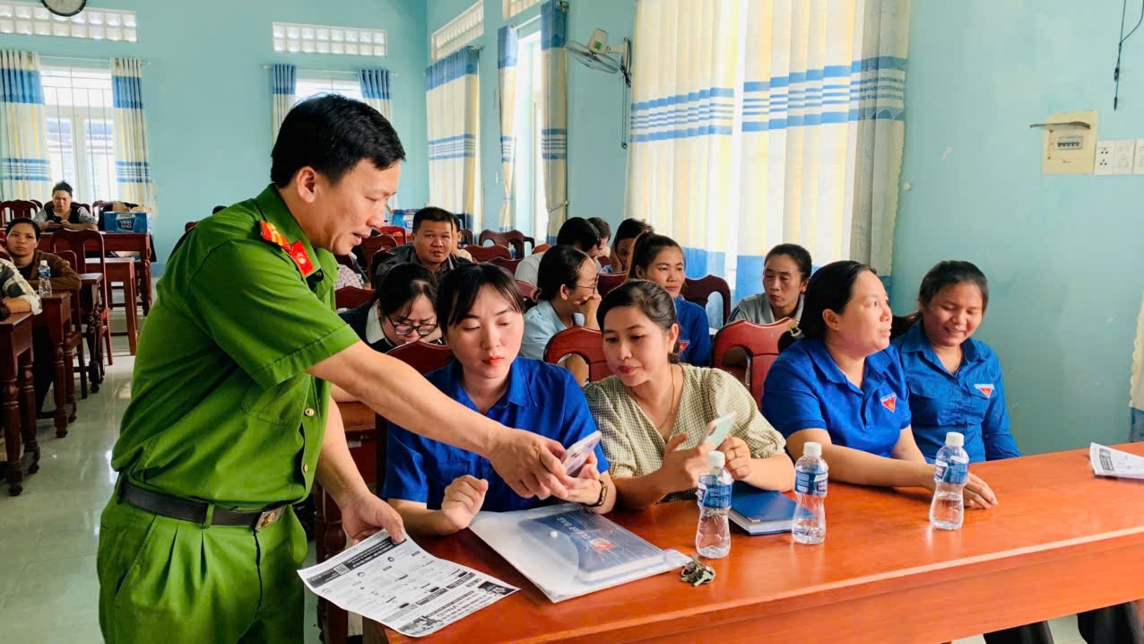 Xã Phước Hậu: Ra quân Chiến dịch “Mùa hè số cùng VNeID” năm 2026