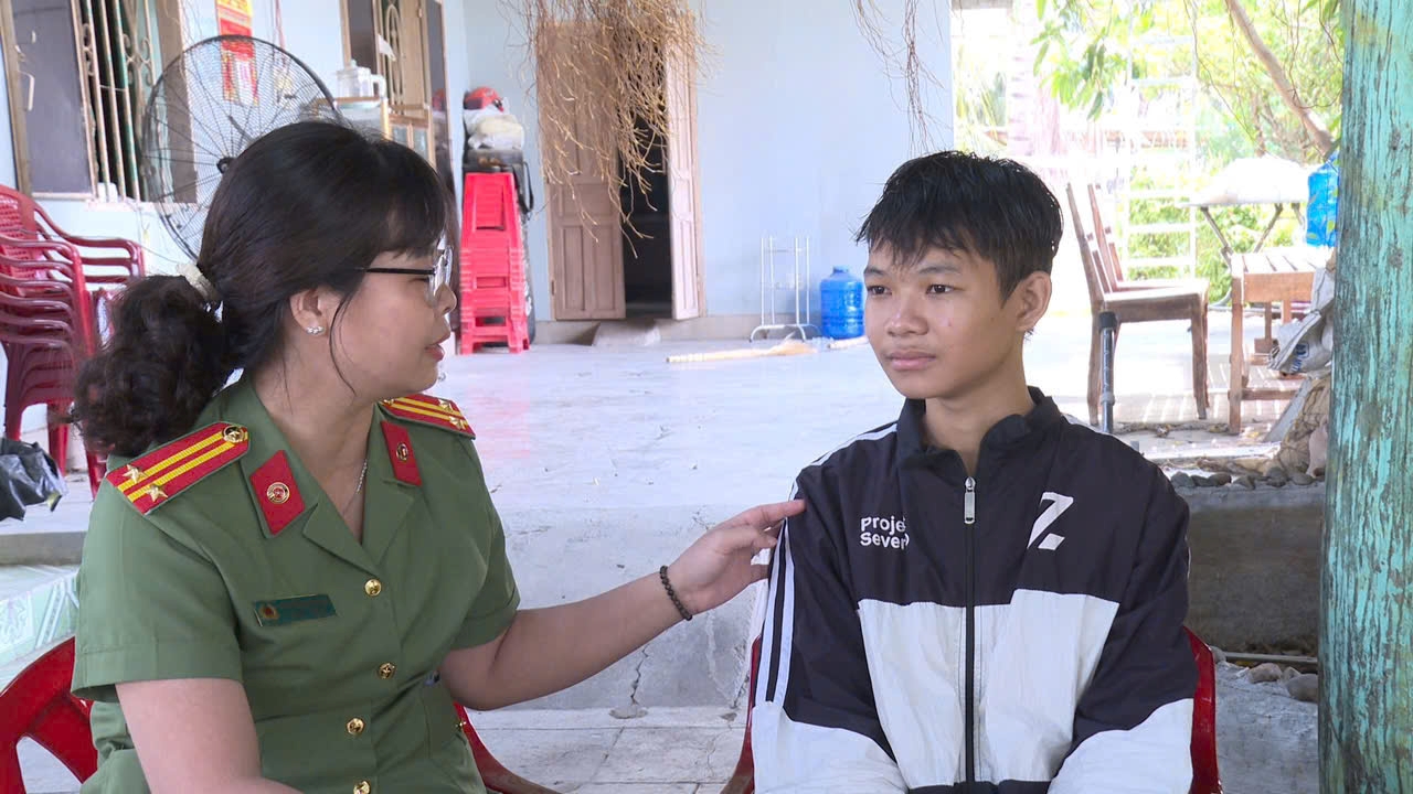 Công an xã Phước Hậu tổ chức sinh hoạt hè, trang bị kỹ năng phòng, chống đuối nước cho học sinh trên địa bàn xã
