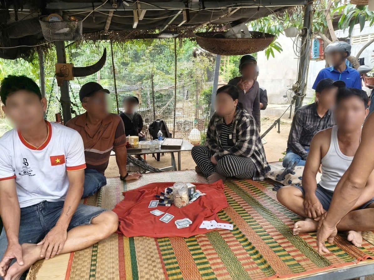 Công an xã Phước Hậu: Bắt quả tang, triệt phá một điểm tổ chức đánh bạc