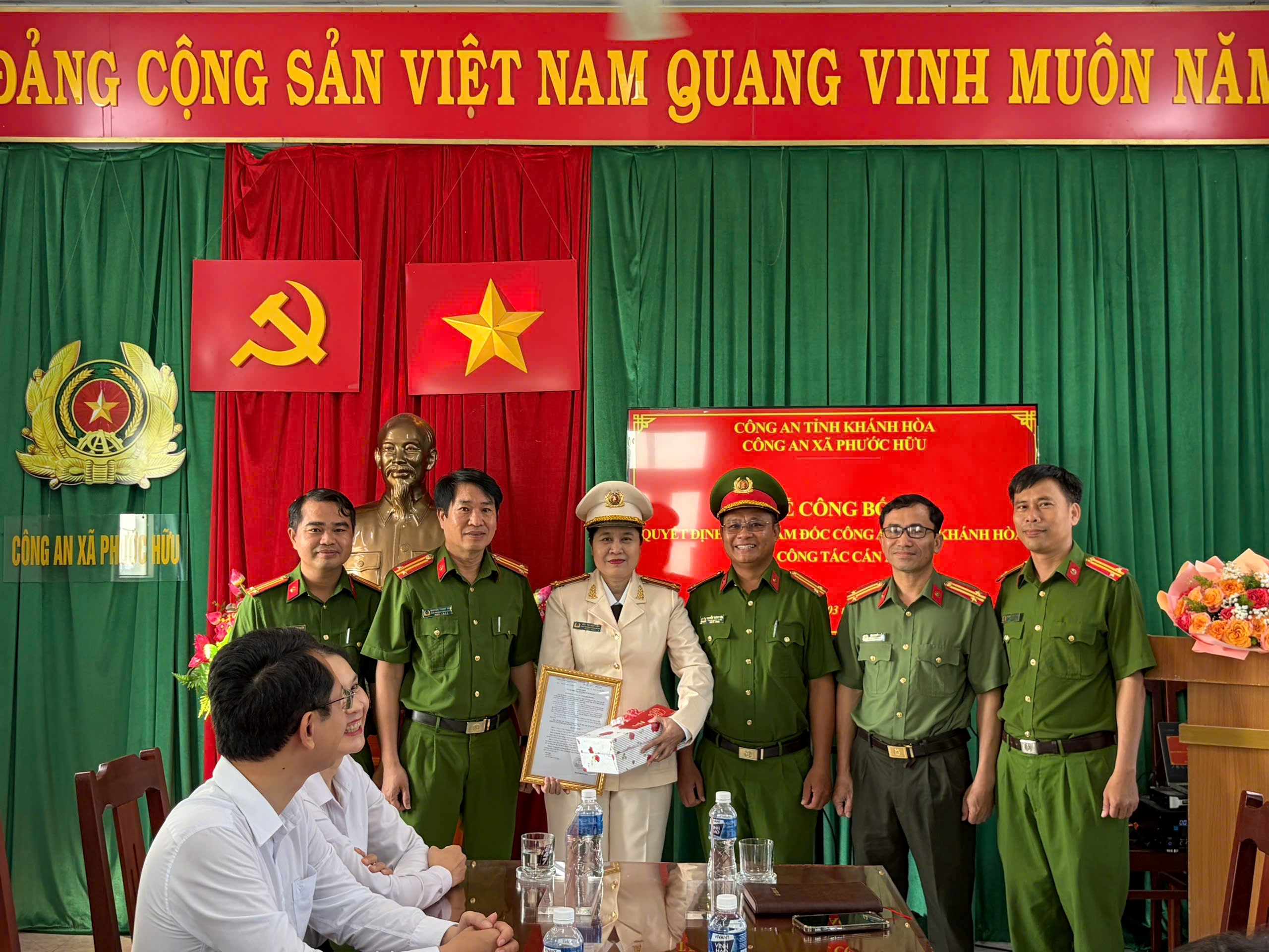 Công an xã Phước Hữu tổ chức Lễ công bố quyết định nghỉ hưu đối với cán bộ