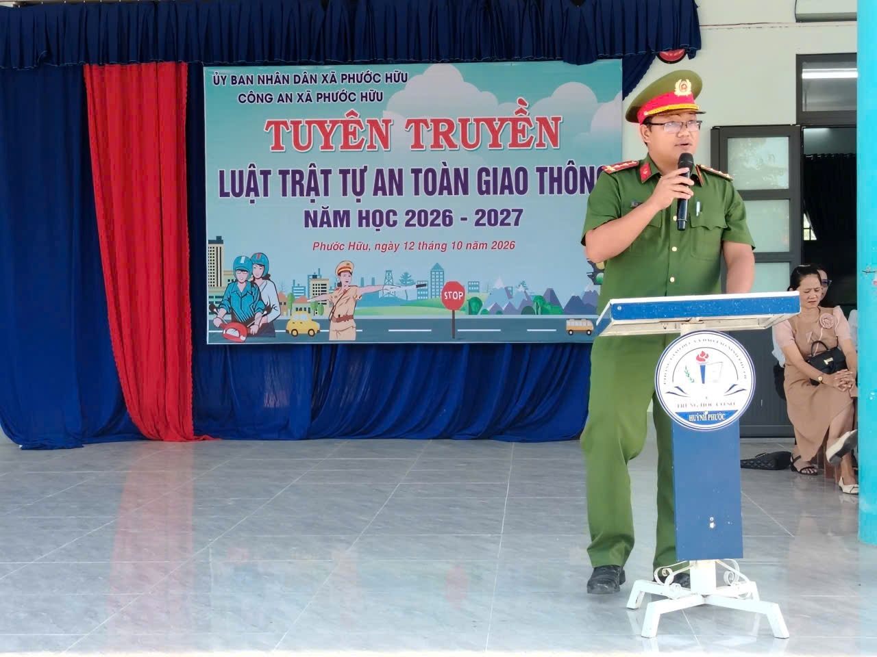 Công an xã Phước Hữu tuyên truyền pháp luật về trật tự, an toàn giao thông cho học sinh Trường THCS Phước Hữu