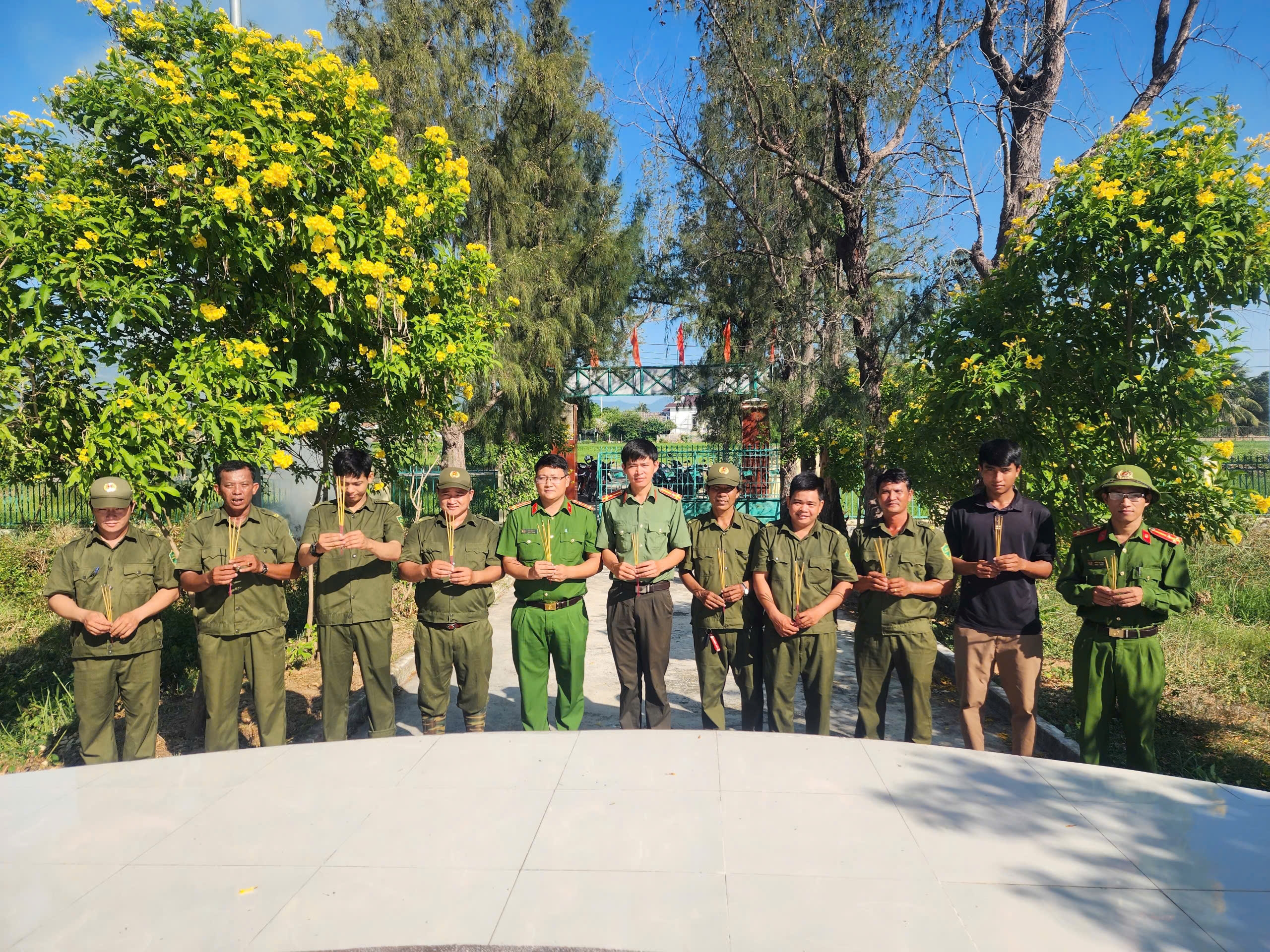 Đoàn viên Công an xã và Lực lượng An ninh trật tự tại cơ sở xã Phước Hữu hướng tới kỷ niệm 79 năm Ngày Thương binh - Liệt sĩ (27/7/1947 - 27/7/2026)