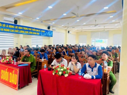 Công an xã Suối Dầu phối hợp tổ chức đào tạo kỹ năng lái xe an toàn cho người dân trên địa bàn xã