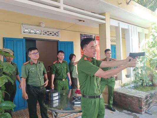 Công an xã Suối Dầu tổ chức tập huấn điều lệnh Công an nhân dân năm 2026