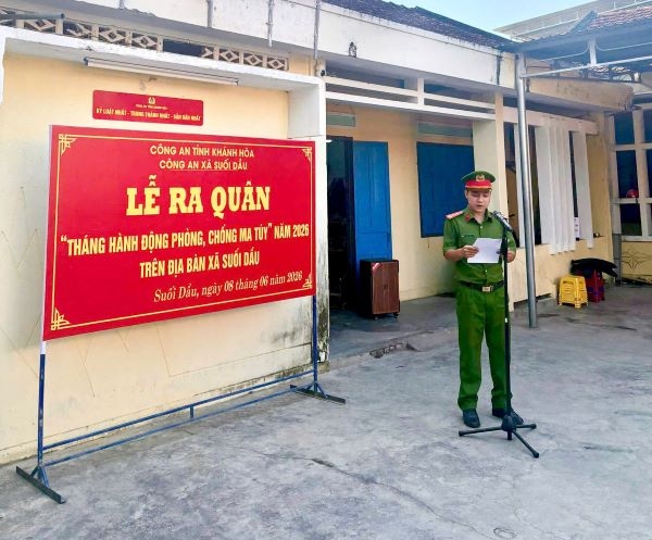 Công an xã Suối Dầu ra quân hưởng ứng tháng hành động phòng, chống ma túy năm 2026