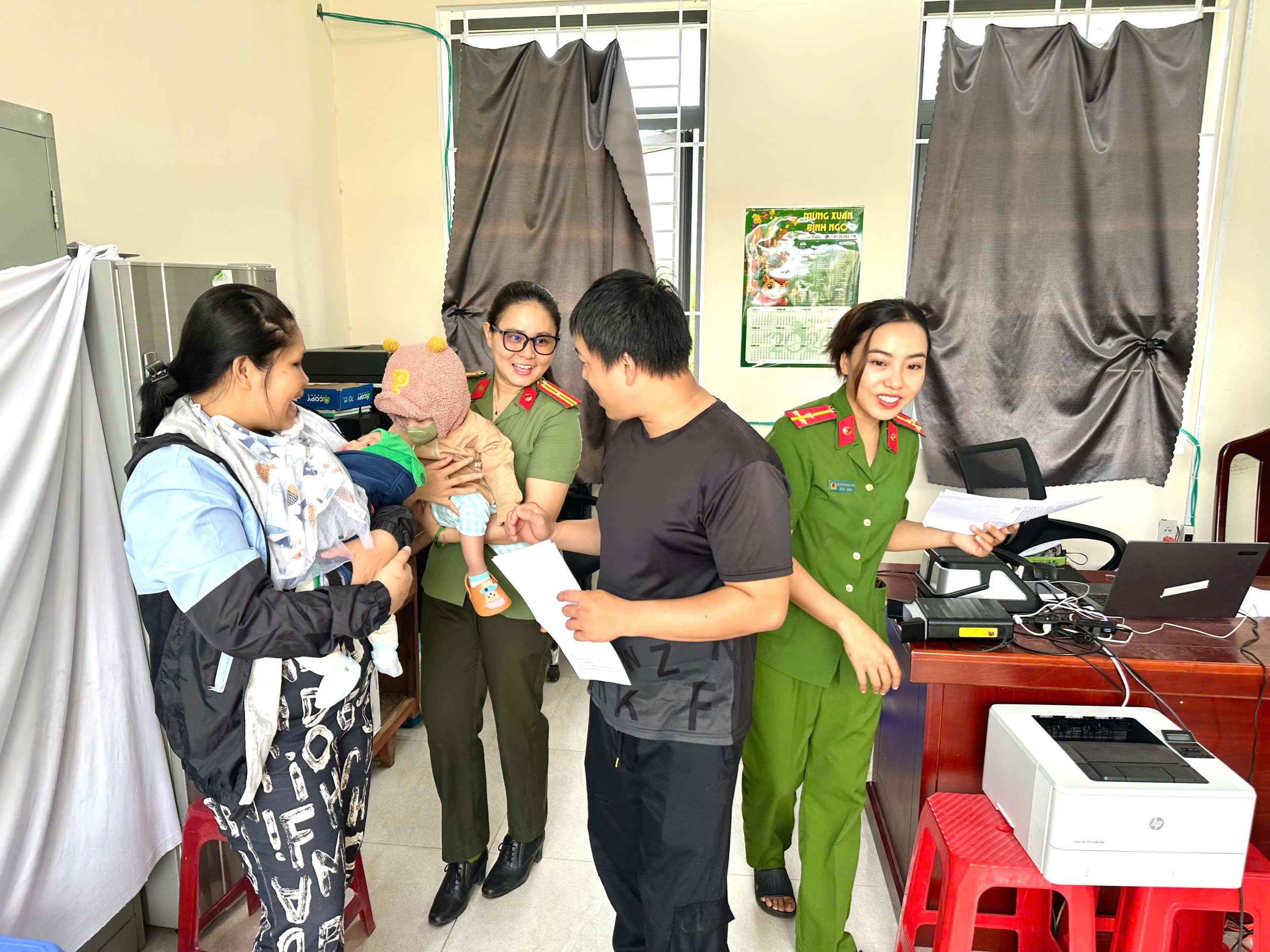 Công an xã Suối Hiệp lan tỏa phong trào thi đua “Ba nhất” bằng những hành động cụ thể, thiết thực