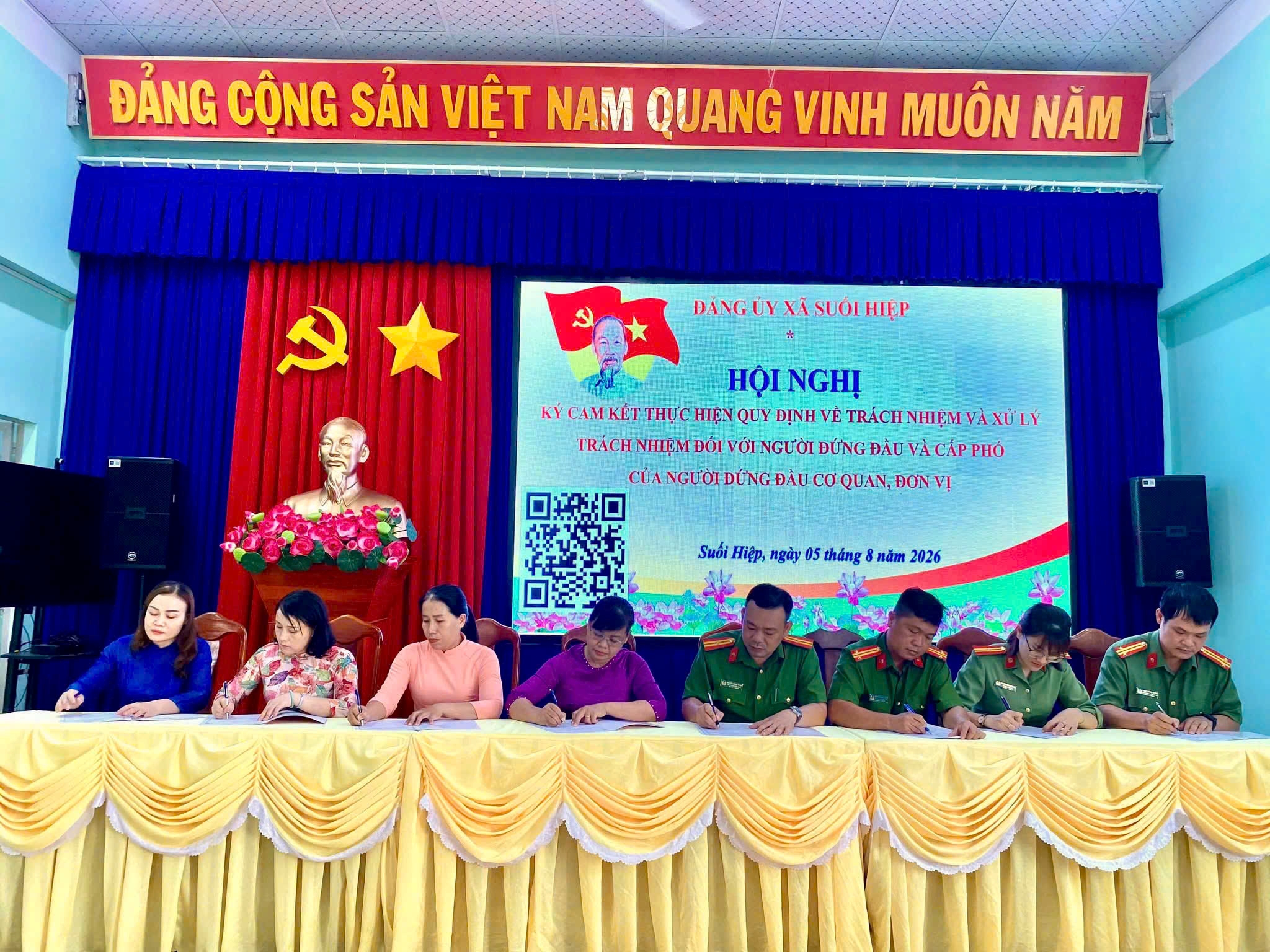 Cấp ủy, Chỉ huy Công an xã Suối Hiệp ký cam kết nâng cao trách nhiệm người đứng đầu trong thực hiện nhiệm vụ bảo đảm ANTT