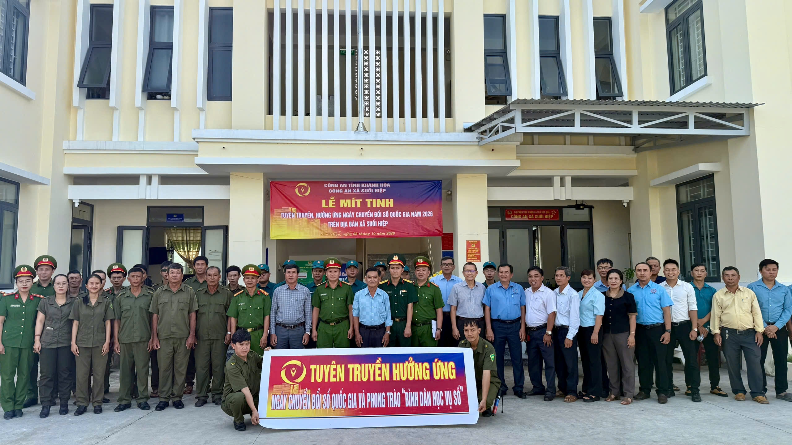 Công an xã Suối Hiệp tổ chức Mittinh hưởng ứng Ngày Chuyển đổi số quốc gia năm 2026