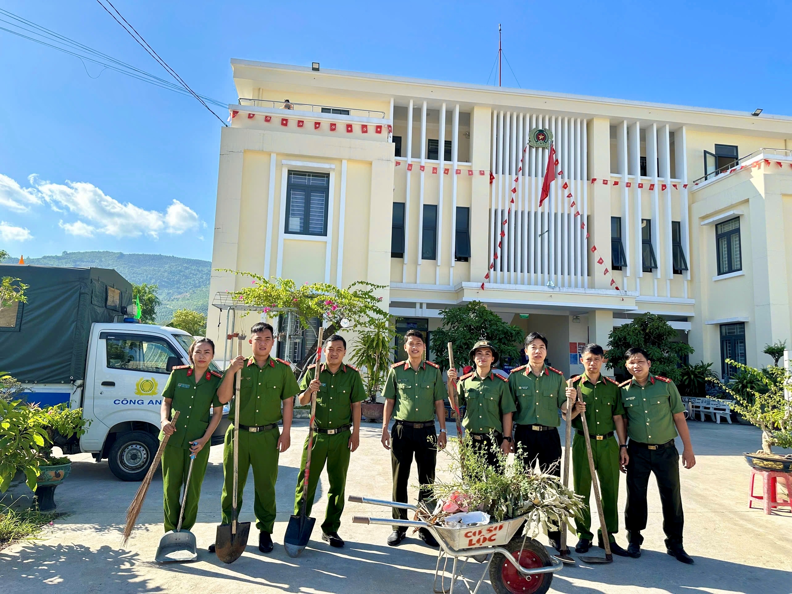 Chi đoàn Công an xã Suối Hiệp hưởng ứng phong trào “Ngày Chủ nhật xanh” ngày 24/5/2026