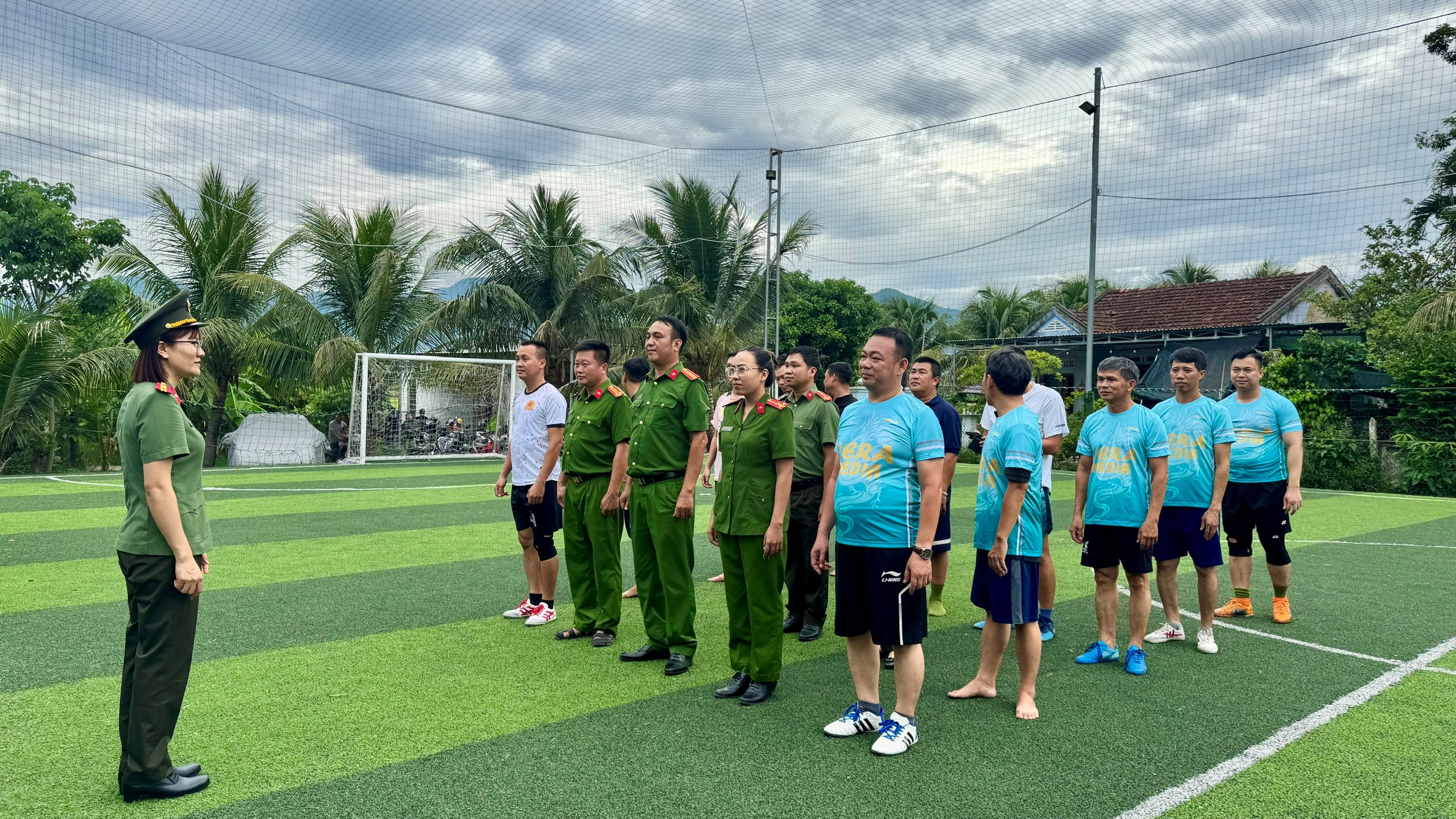 Công an xã Suối Hiệp tổ chức giao lưu bóng đá chào mừng 80 năm Ngày truyền thống lực lượng An ninh nhân dân