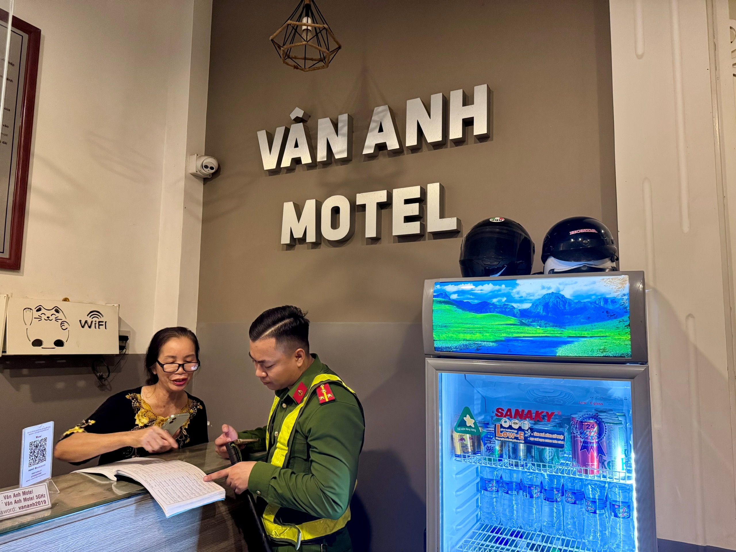 Công an xã Suối Hiệp tăng cường kiểm tra các cơ sở lưu trú trong Tháng hành động phòng, chống ma túy năm 2026