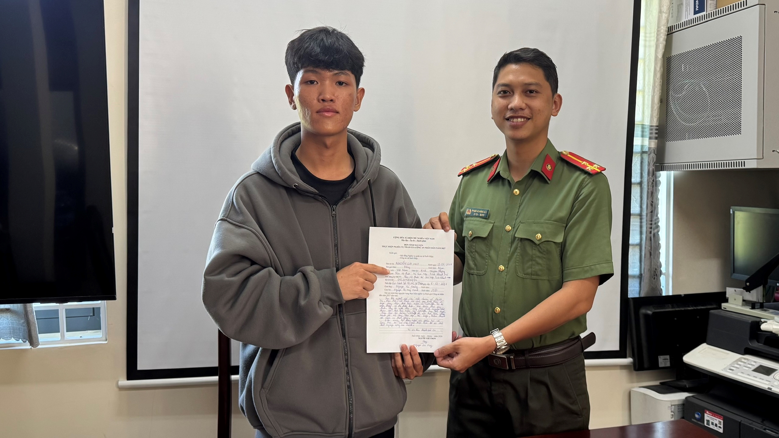 Thanh niên xã Suối Hiệp tự nguyện viết đơn tham gia nghĩa vụ Công an nhân dân năm 2027