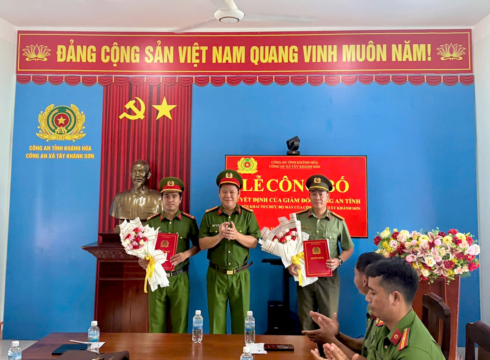 Công an xã Tây Khánh Sơn tổ chức Lễ công bố các Quyết định về tổ chức bộ máy và công tác cán bộ