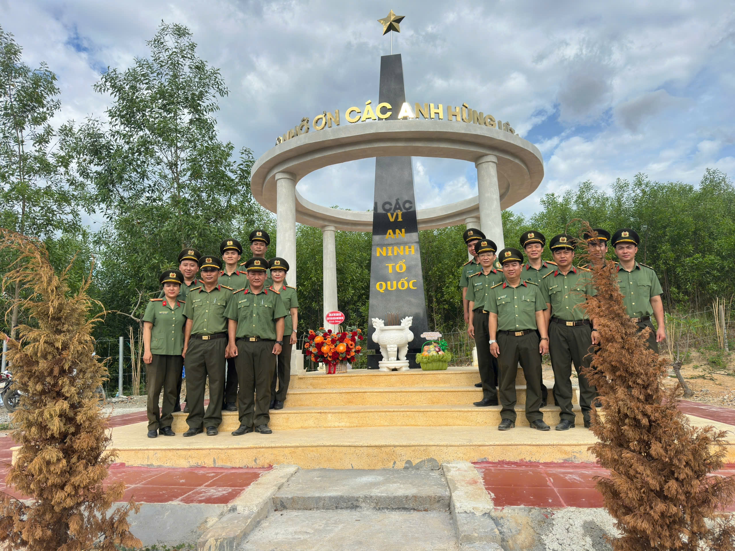 Về Hòn Dù những ngày tháng Tám – Tri ân truyền thống, tiếp nối trách nhiệm