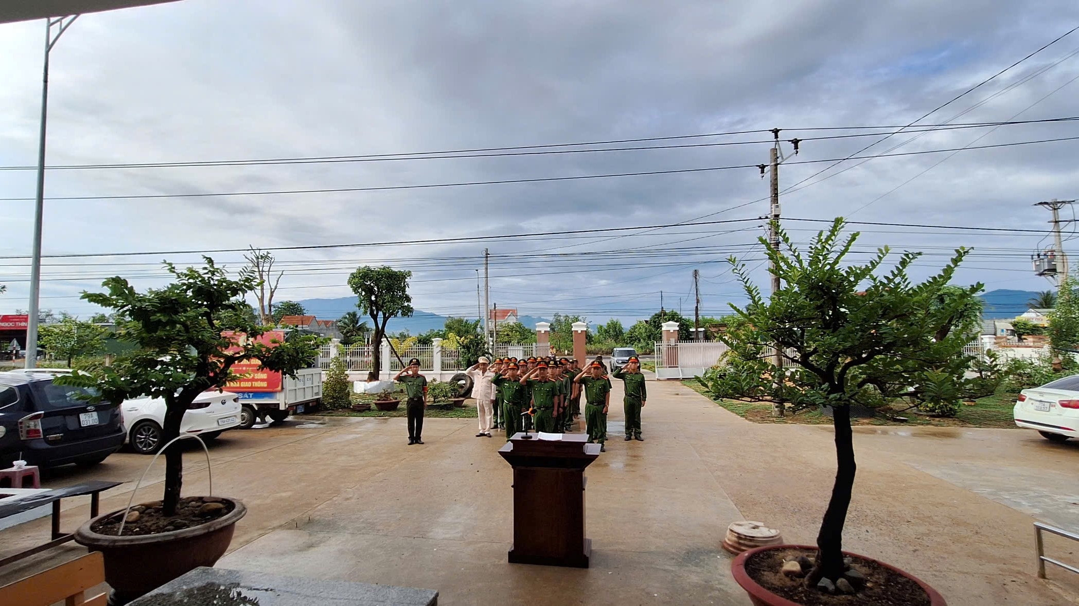 Công an xã Tây Ninh Hòa tổ chức Lễ chào cờ đầu tháng 6