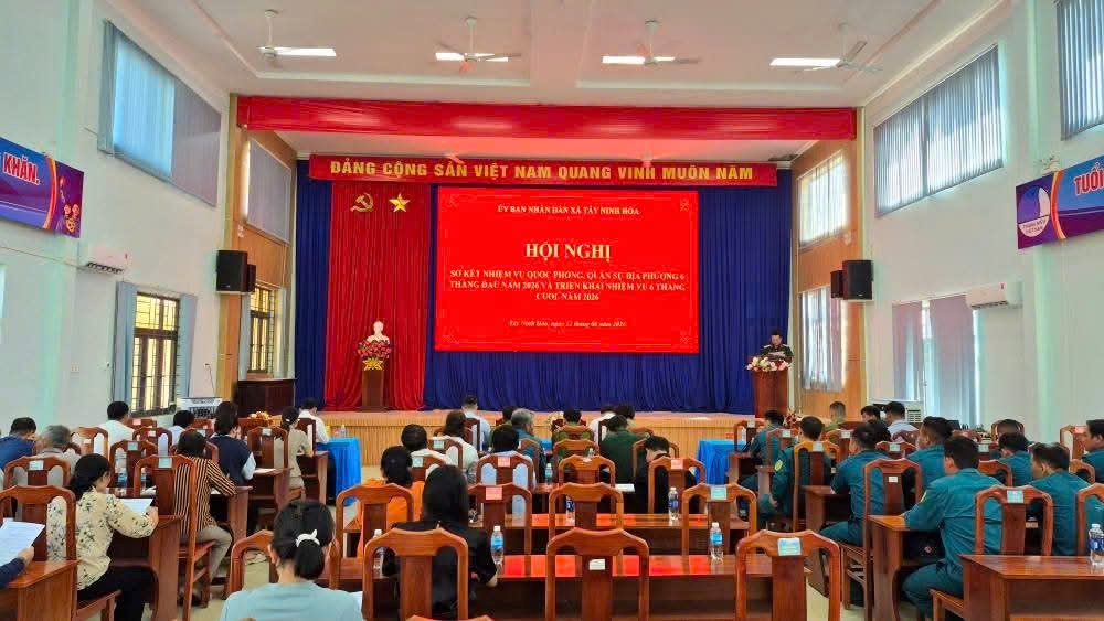 Công an xã Tây Ninh Hòa tham dự Hội nghị sơ kết nhiệm vụ quốc phòng, quân sự địa phương 6 tháng đầu năm; triển khai nhiệm vụ 6 tháng cuối năm 2026