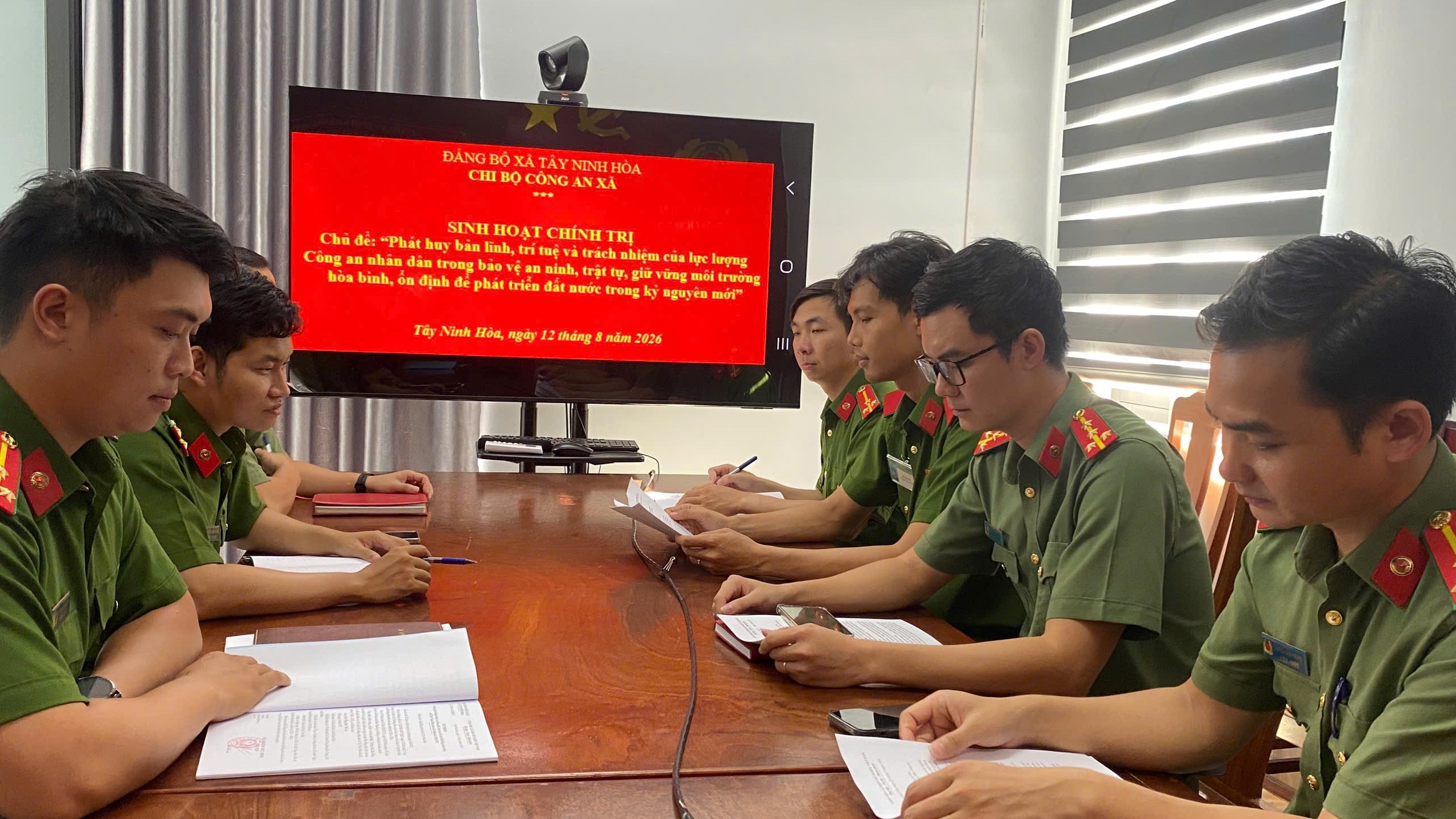 Chi bộ Công an xã Tây Ninh Hòa tổ chức buổi sinh hoạt chính trị với chủ đề: “Phát huy bản lĩnh, trí tuệ, trách nhiệm của lực lượng Công an nhân dân trong bảo vệ an ninh, trật tự, giữ vững môi trường hòa bình, ổn định để phát triển đất nước trong kỷ nguyên mới”