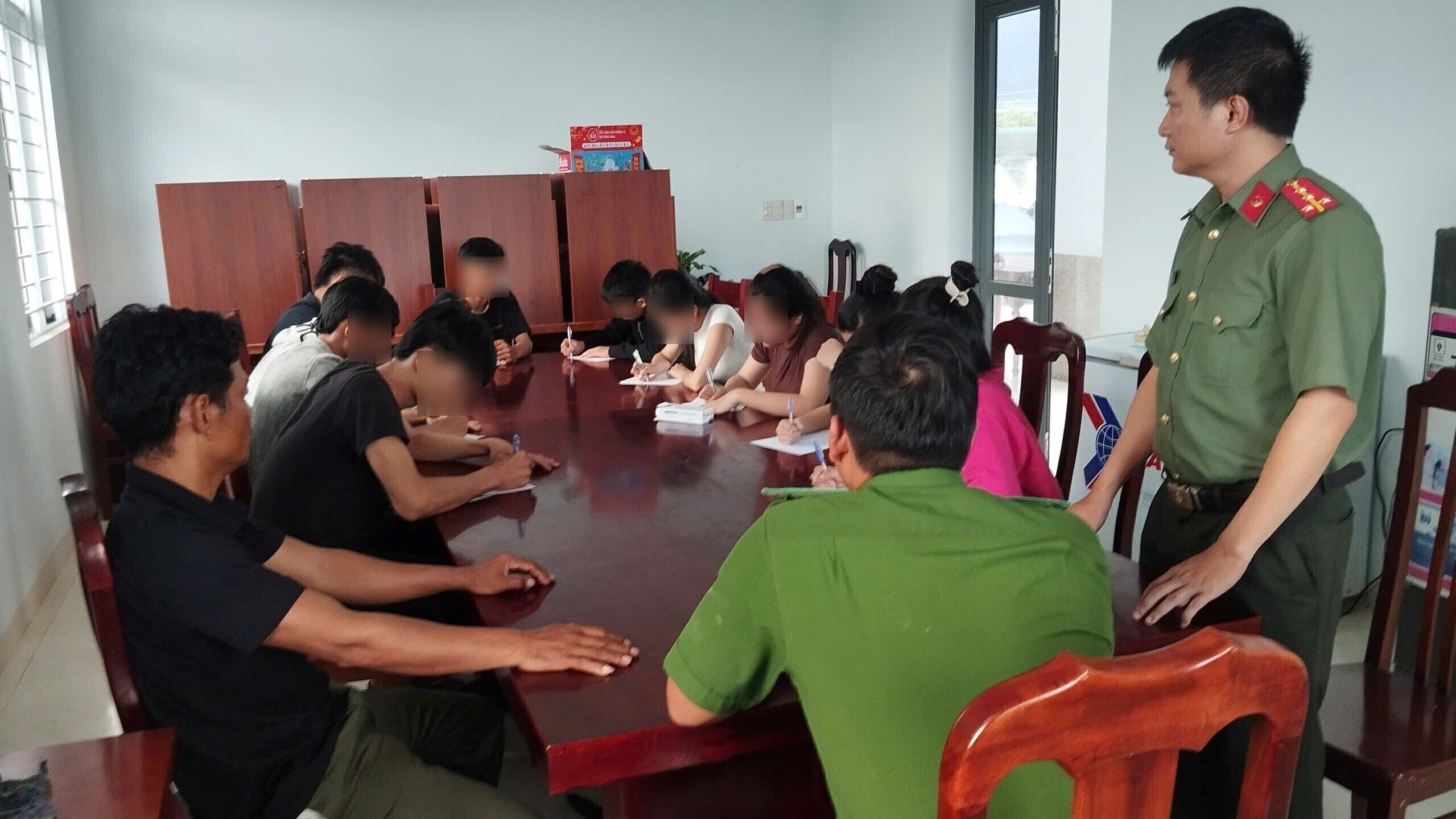 Công an xã Tây Ninh Hòa tuyên truyền, giáo dục cá biệt với thanh thiếu niên trên địa bàn
