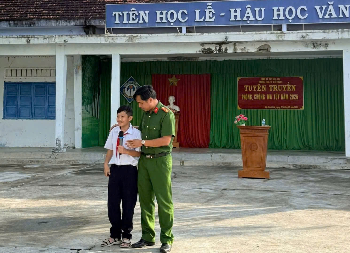 Công an xã Tây Ninh Hòa tuyên truyền về phòng, chống ma túy cho học sinh