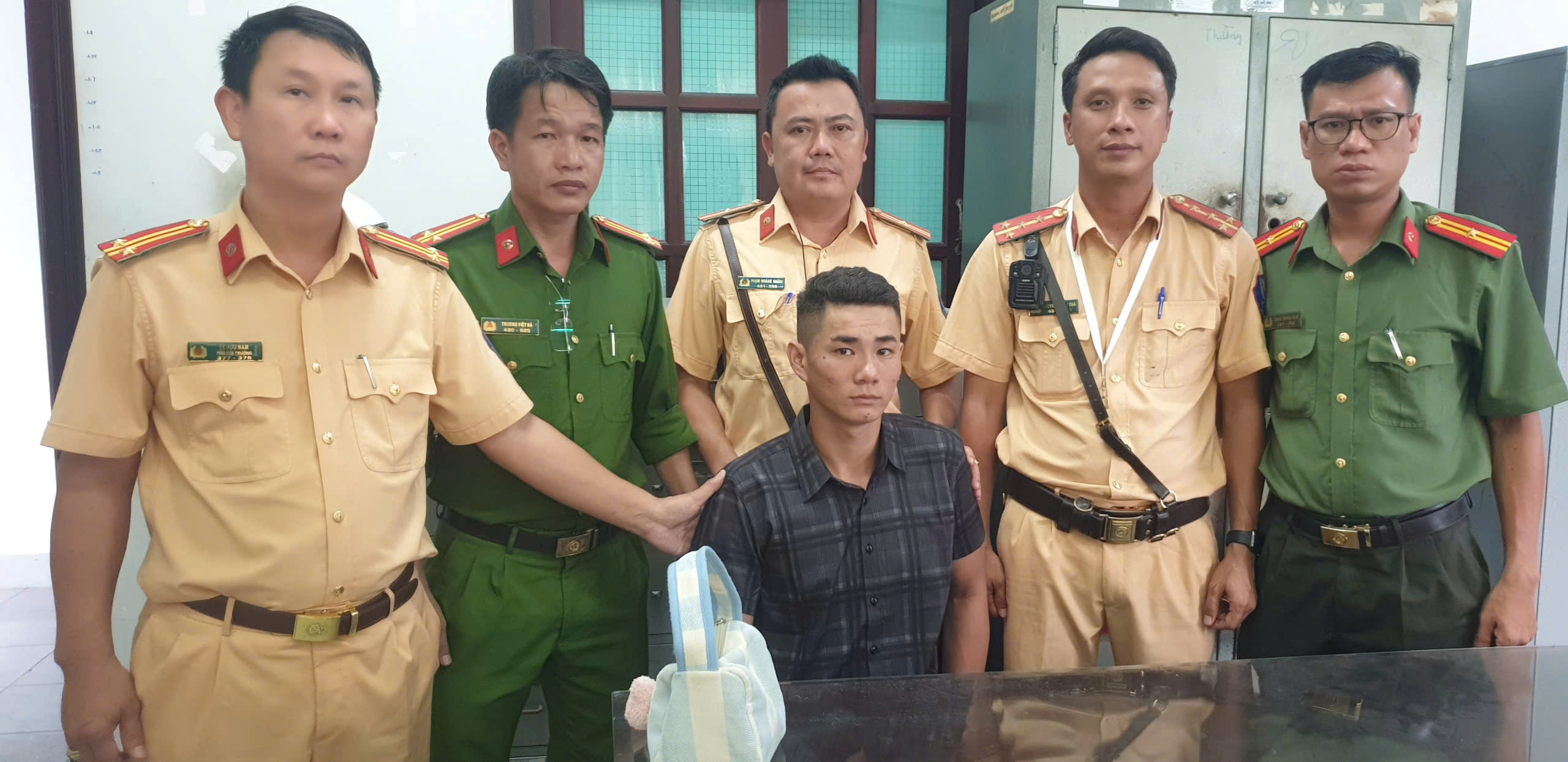 Công an xã Thuận Bắc phối hợp phát hiện, bàn giao 02 đối tượng liên quan vụ cướp giật tài sản