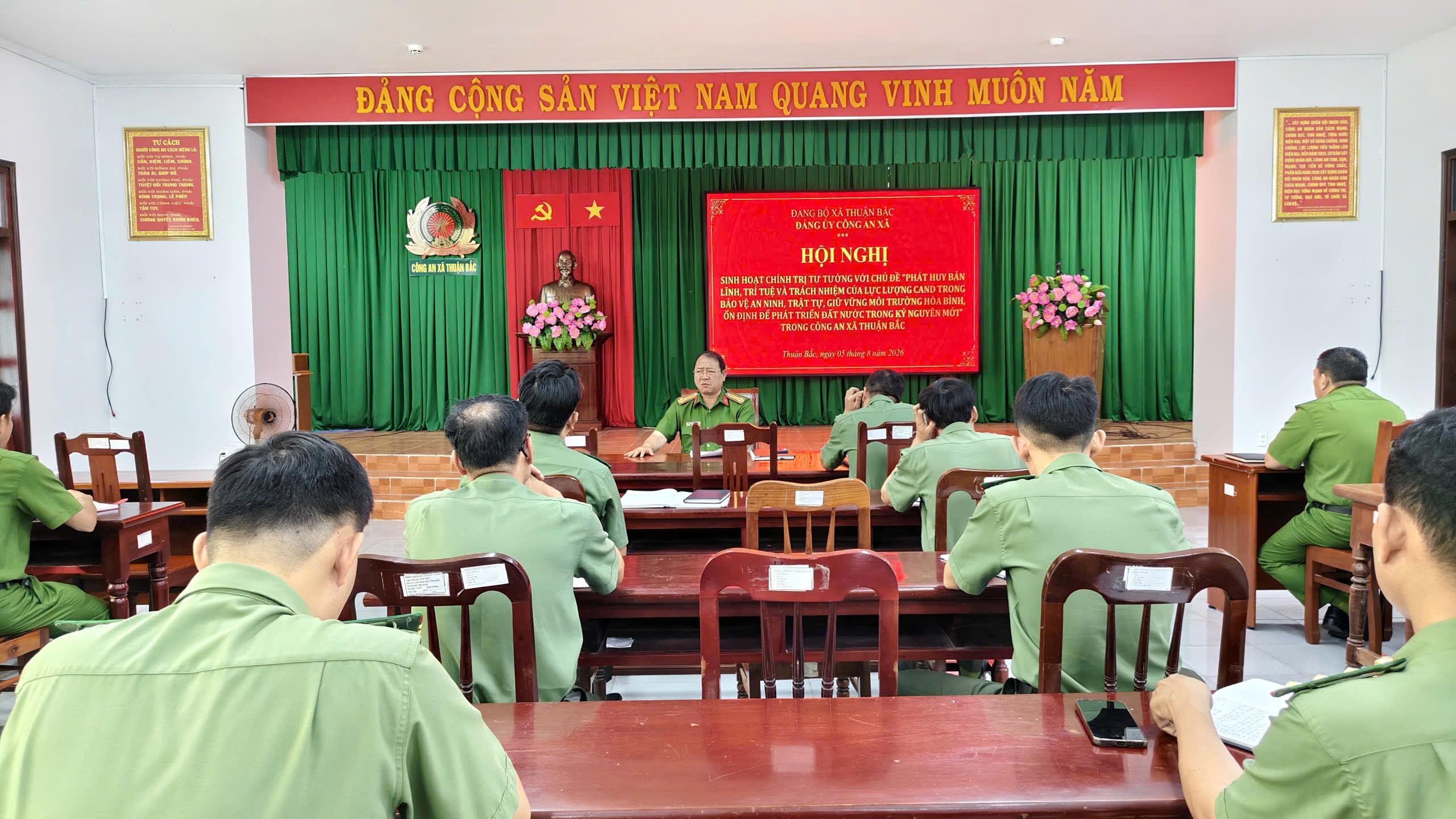 Đảng ủy Công an xã Thuận Bắc tổ chức sinh hoạt chính trị tư tưởng với chủ đề về phát huy bản lĩnh, trí tuệ và trách nhiệm của lực lượng Công an nhân dân trong kỷ nguyên mới