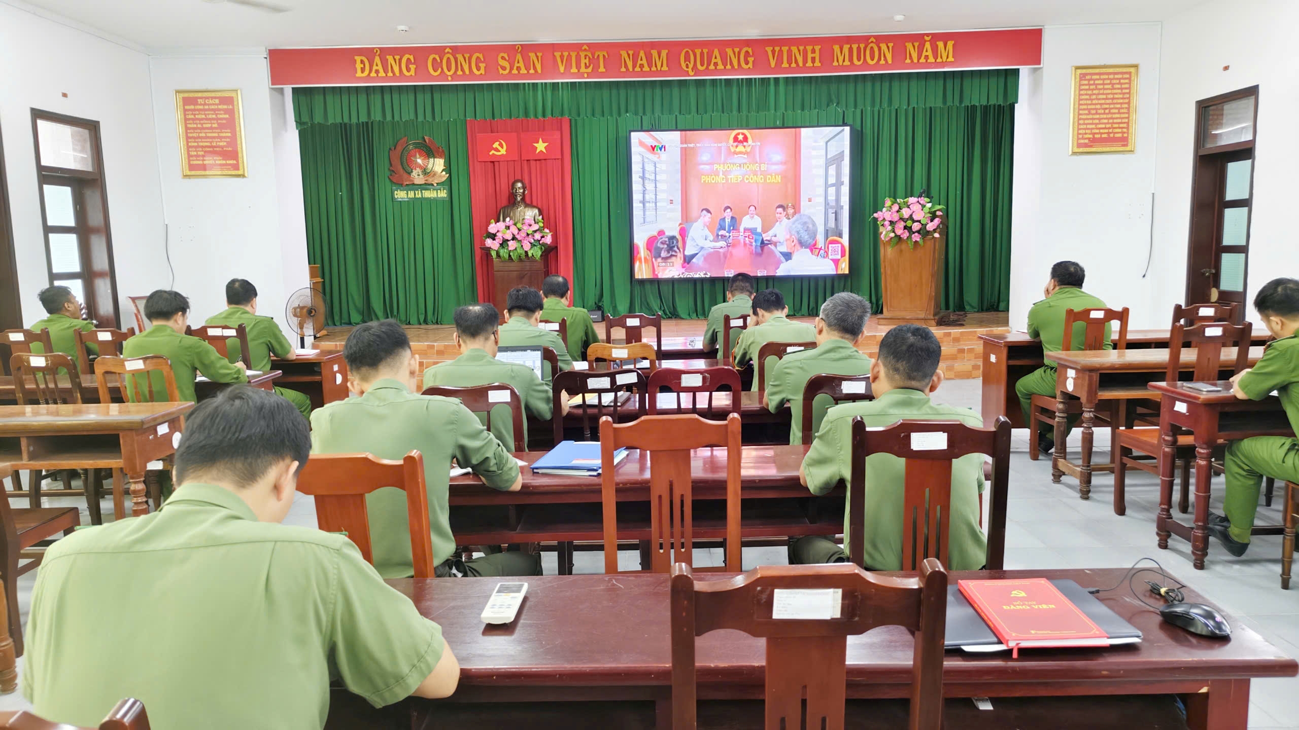 Công an xã Thuận Bắc tham dự Hội nghị toàn quốc nghiên cứu, học tập, quán triệt và triển khai thực hiện các Nghị quyết, Chỉ thị của Bộ Chính trị