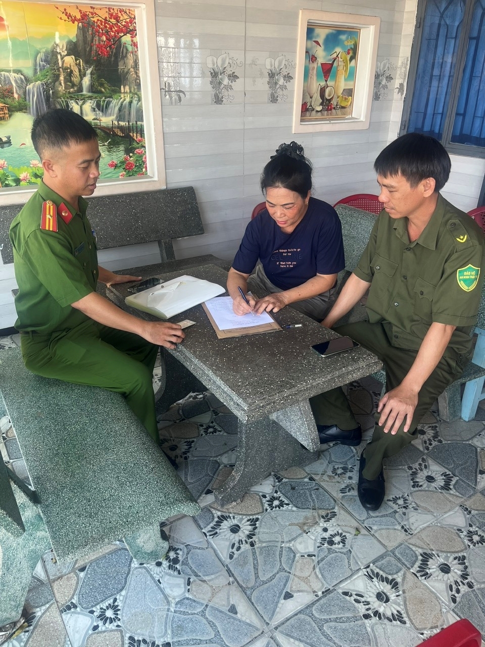 Công an xã Thuận Bắc tổ chức tuyên truyền phòng, chống đánh bạc, cá độ bóng đá trong thời gian diễn ra World Cup 2026