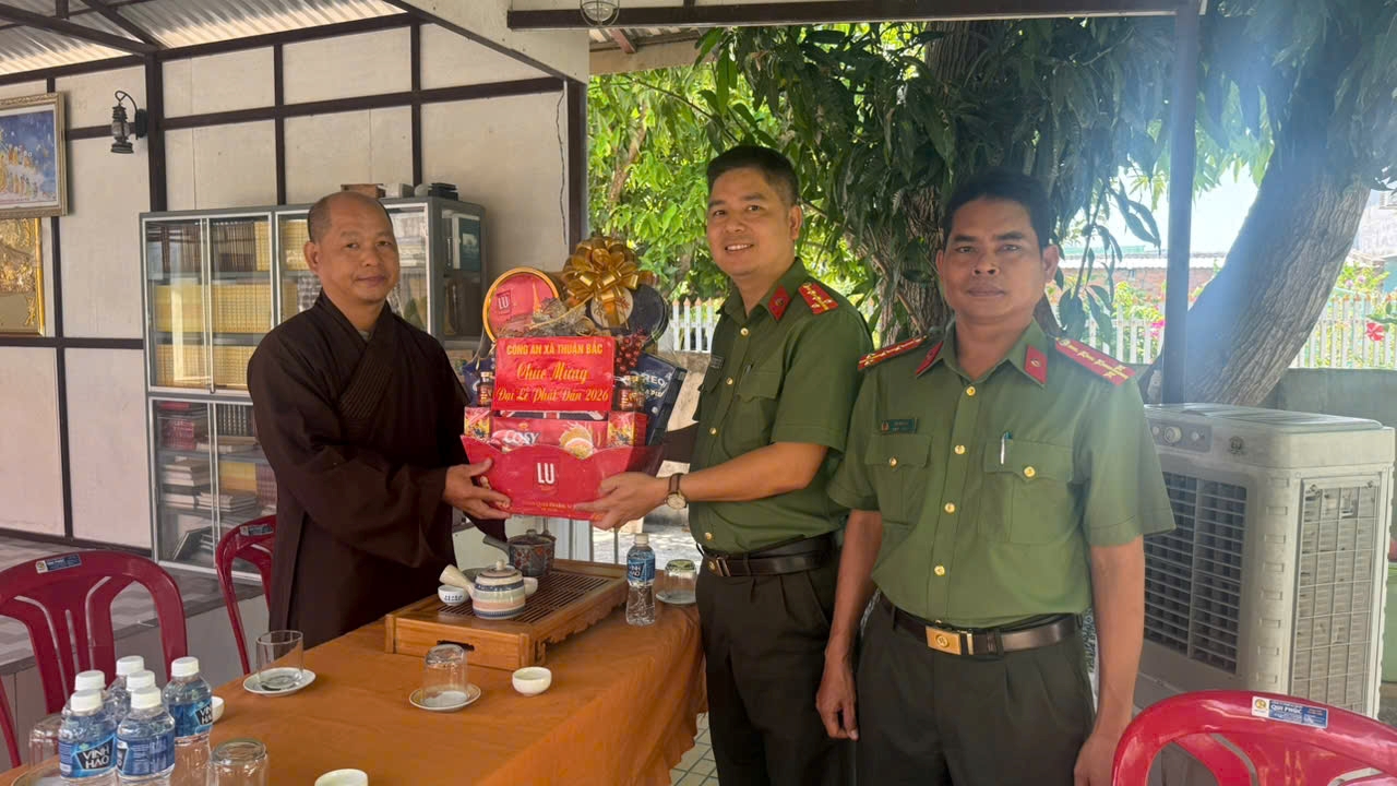 Công an xã Thuận Bắc thăm, chúc mừng các cơ sở Phật giáo trên địa bàn nhân dịp Đại lễ Phật đản năm 2026