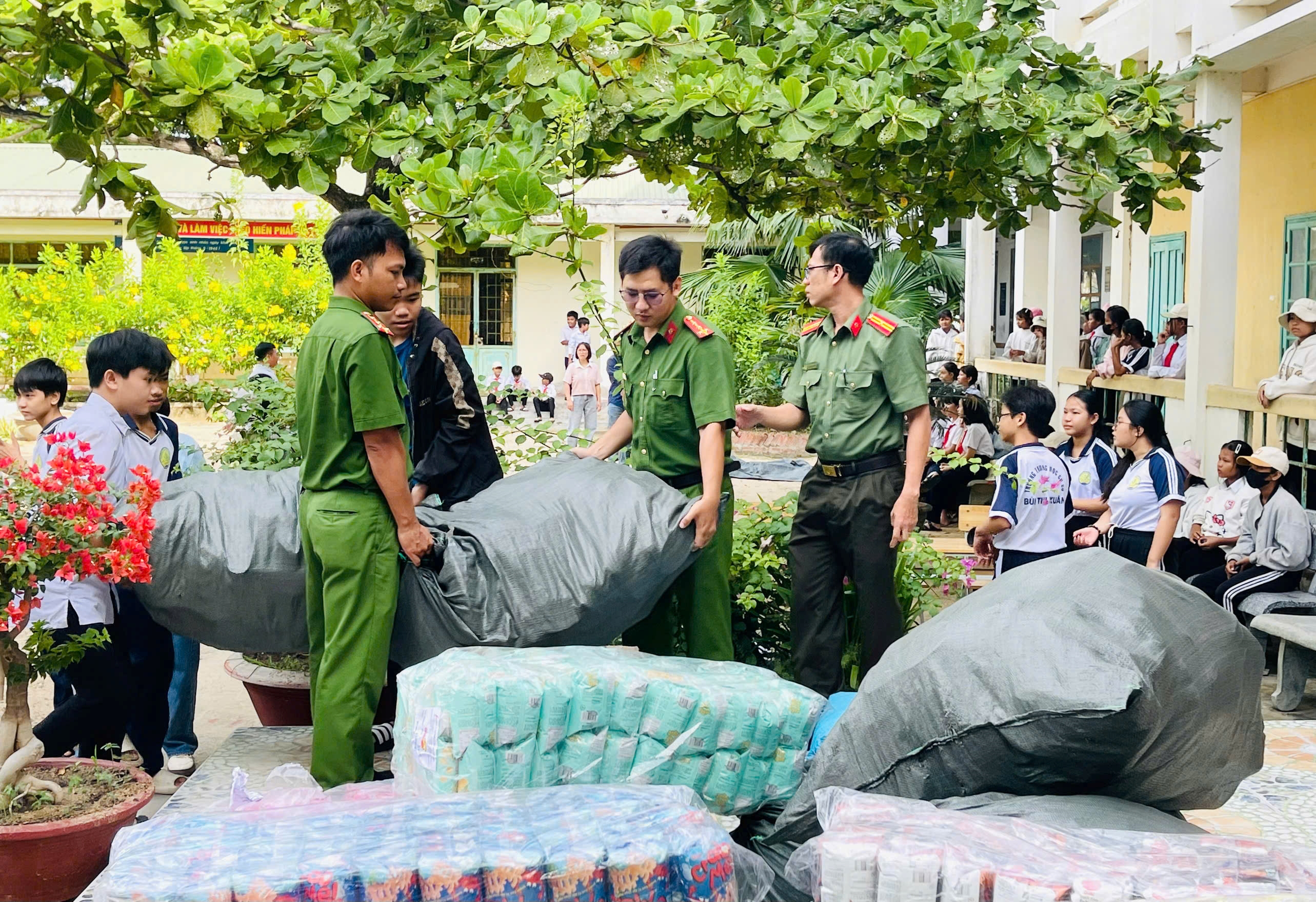 Lan tỏa yêu thương từ Chiến dịch Thanh niên Công an tình nguyện Hè năm 2026