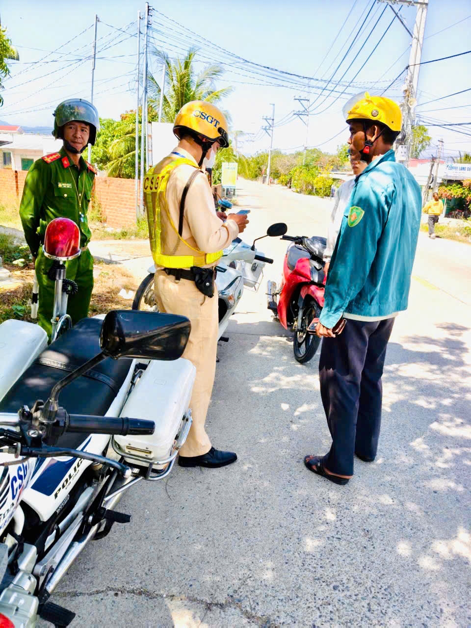 Công an xã Thuận Nam: Tăng cường tuần tra, kiểm soát, xử lý vi phạm trật tự công cộng, trật tự an toàn giao thông