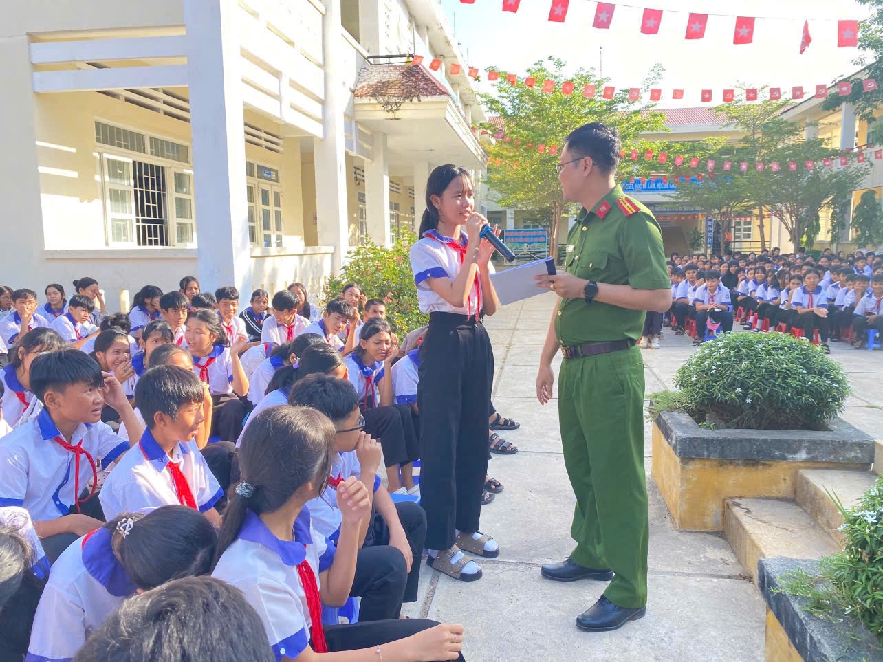 Công an xã Thuận Nam tích cực công tác tuyên truyền phòng, chống ma túy học đường