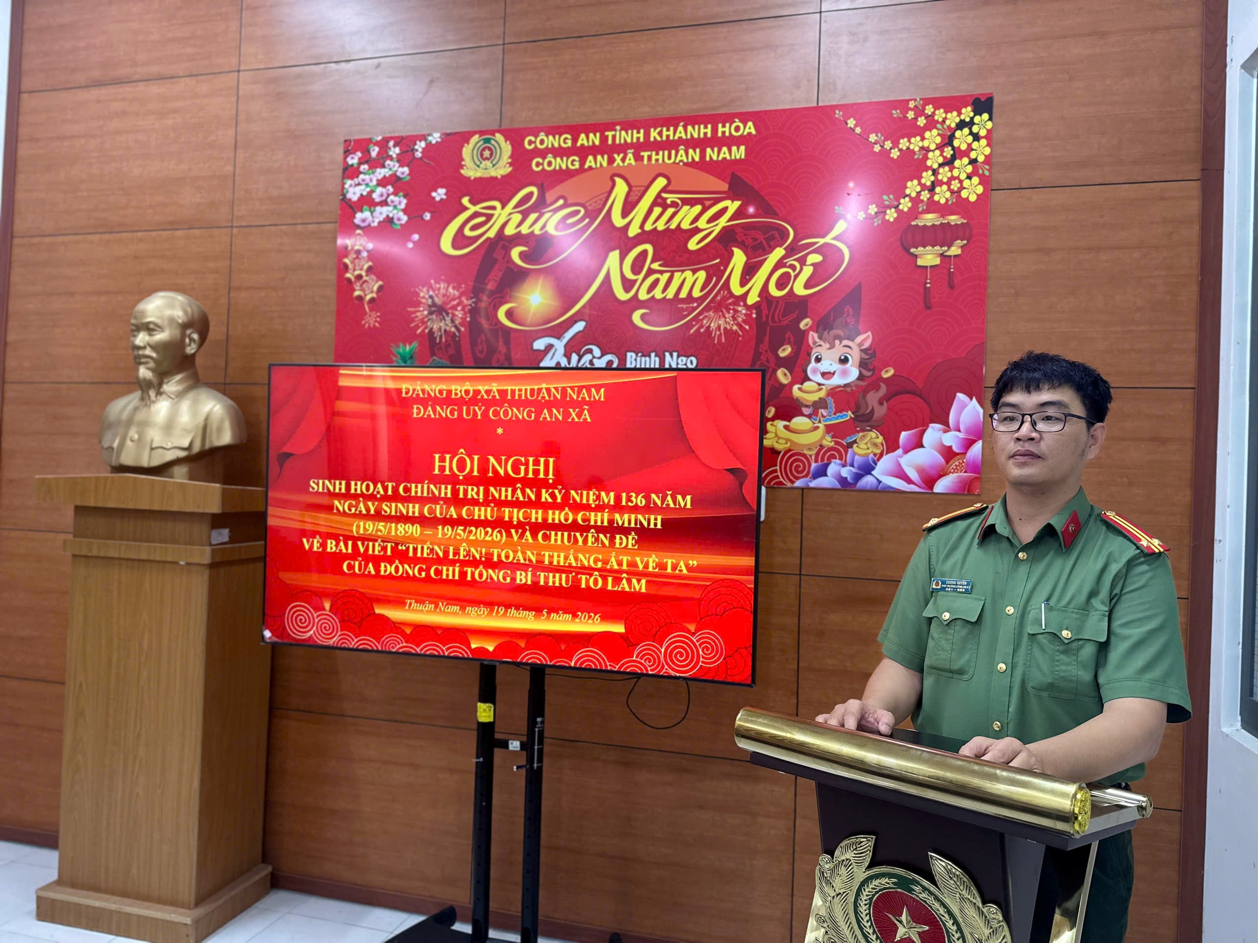 Công an xã Thuận Nam tổ chức sinh hoạt chính trị nhân kỷ niệm 136 năm Ngày sinh của Chủ tịch Hồ Chí Minh và Chuyên đề bài viết “Tiến lên! Toàn thắng ắt về ta”