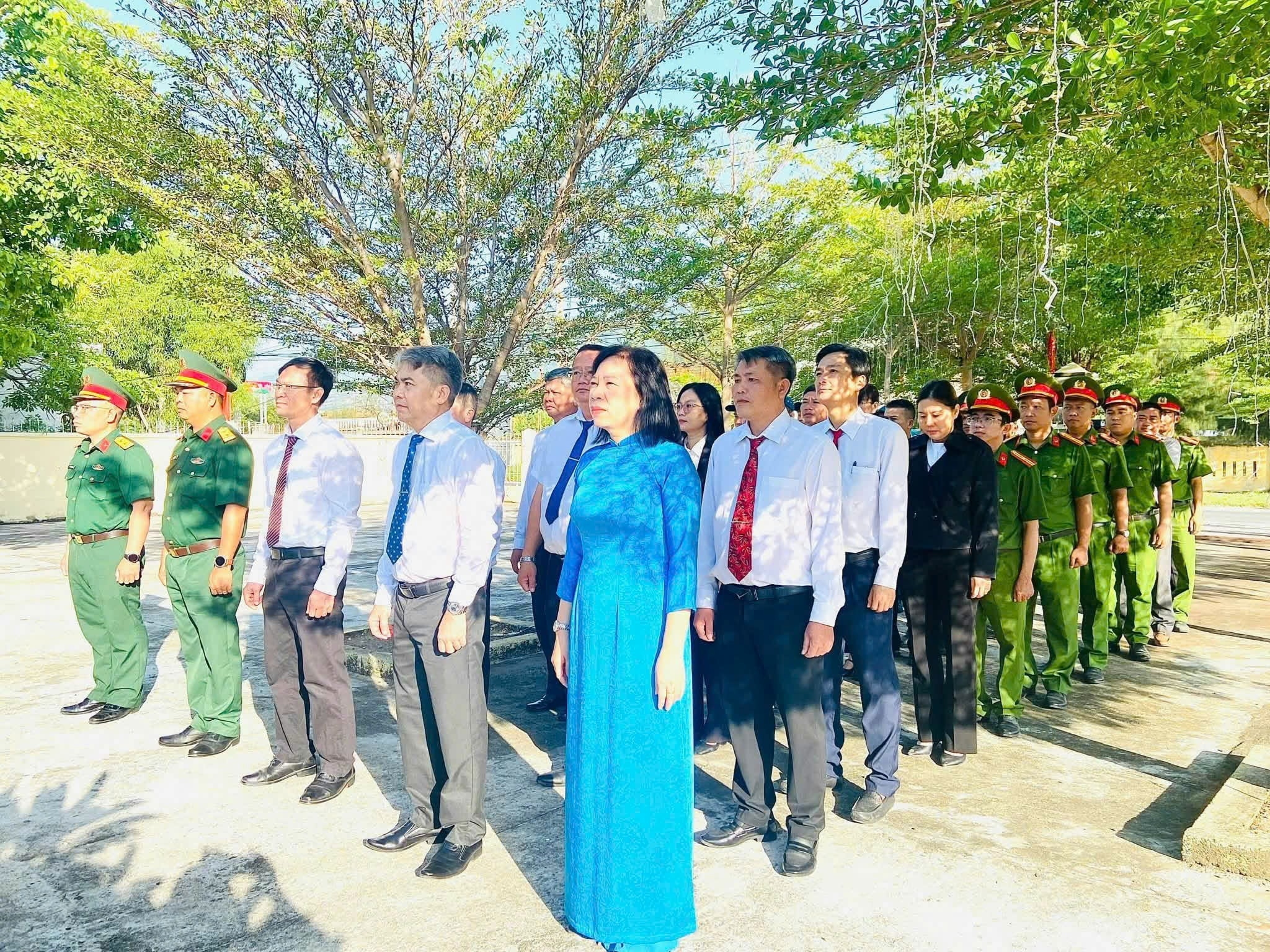Công an xã Tu Bông phối hợp tổ chức Lễ dâng hương tưởng niệm các Anh hùng liệt sĩ nhân kỷ niệm 79 năm Ngày Thương binh - Liệt sĩ (27/7/1947 - 27/7/2026)