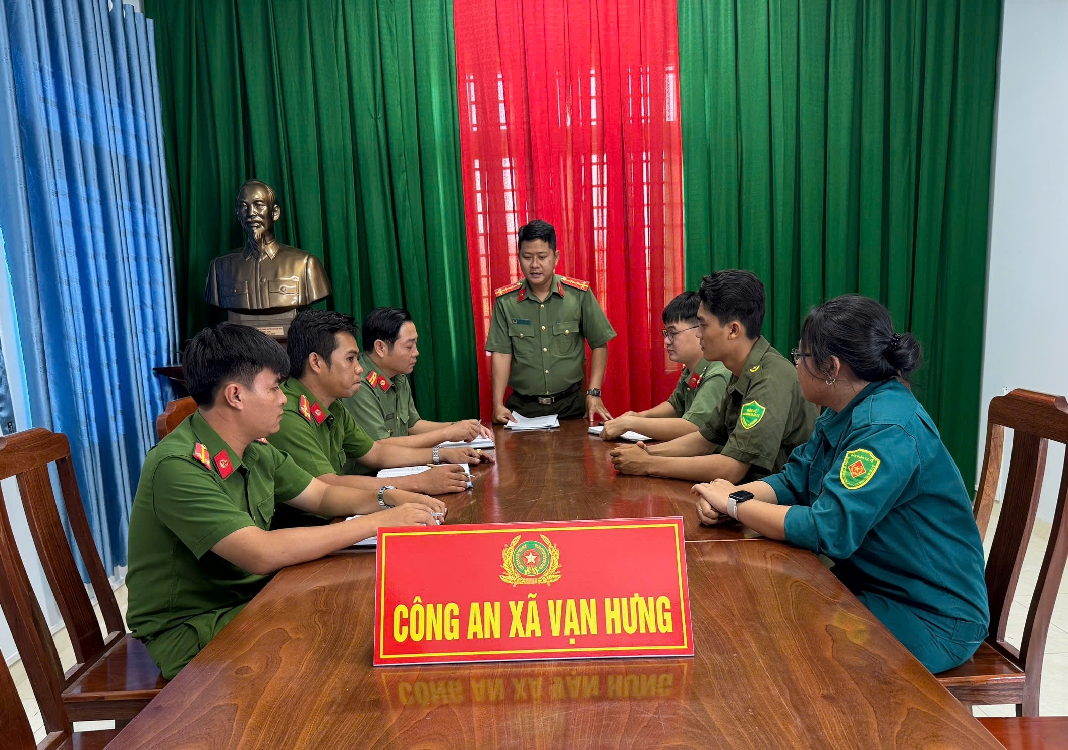 Công an xã Vạn Hưng triển khai các biện pháp đảm bảo an ninh, an toàn kỳ thi tuyển sinh lớp 10 trên địa bàn xã Vạn Hưng