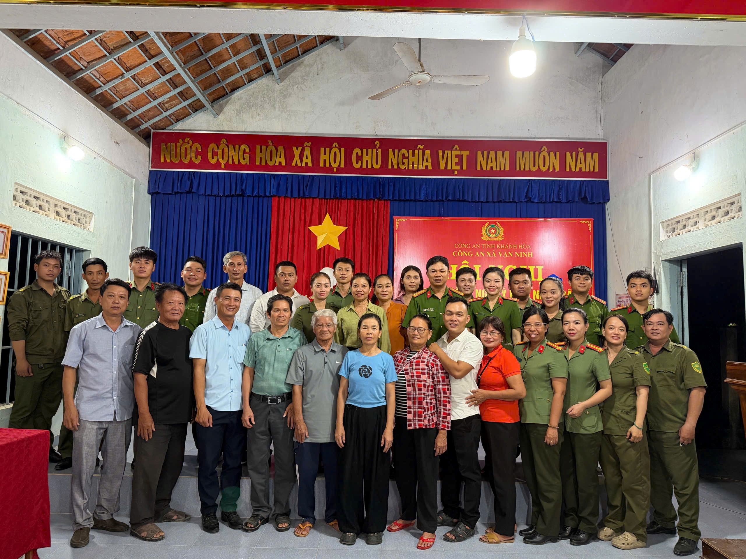 Công an xã Vạn Ninh tổ chức Hội nghị Công an lắng nghe ý kiến Nhân dân