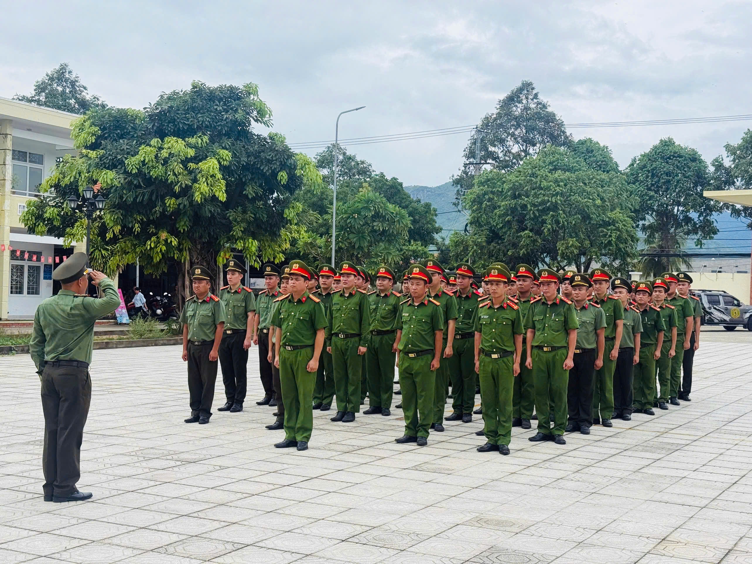 Công an các đơn vị hoàn thành tập huấn Điều lệnh, quân sự, võ thuật Công an nhân dân năm 2026