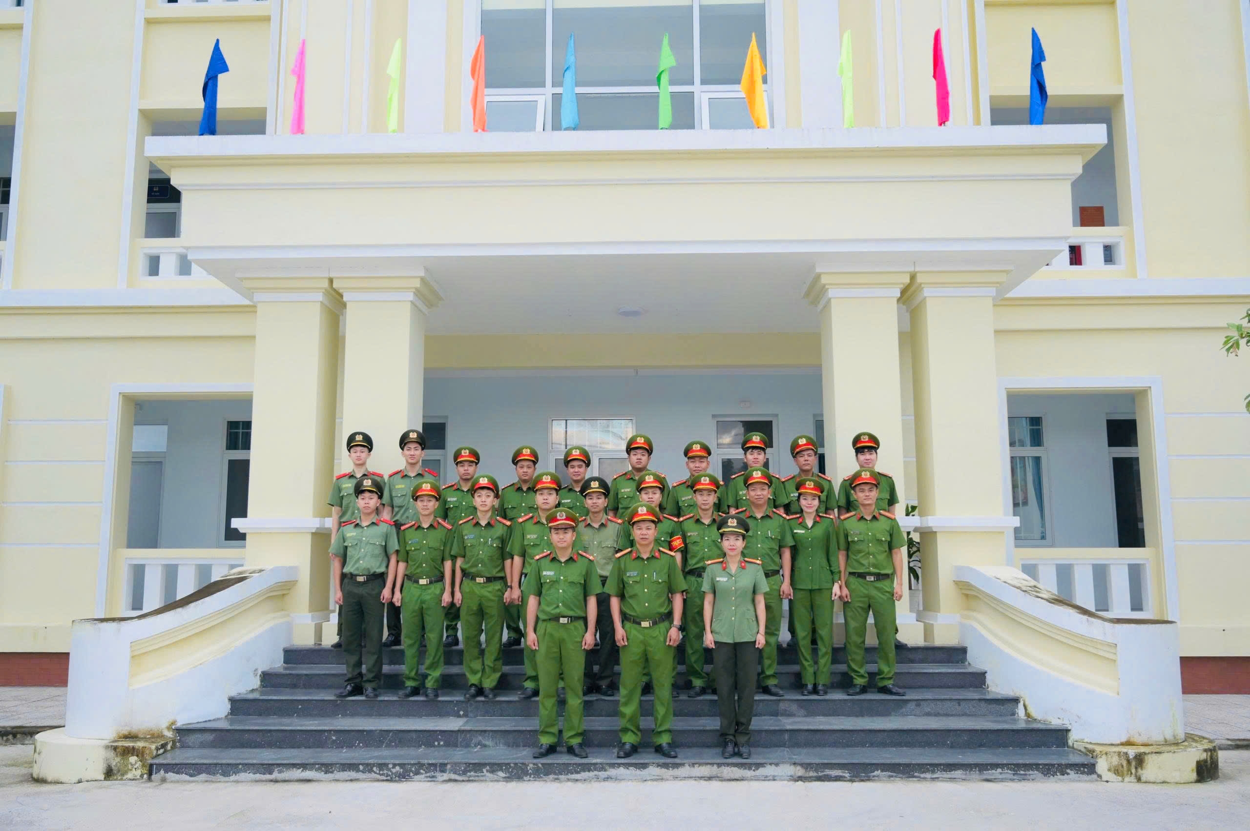 Công an xã Vạn Ninh đẩy mạnh chuyển đổi số, vì Nhân dân phục vụ
