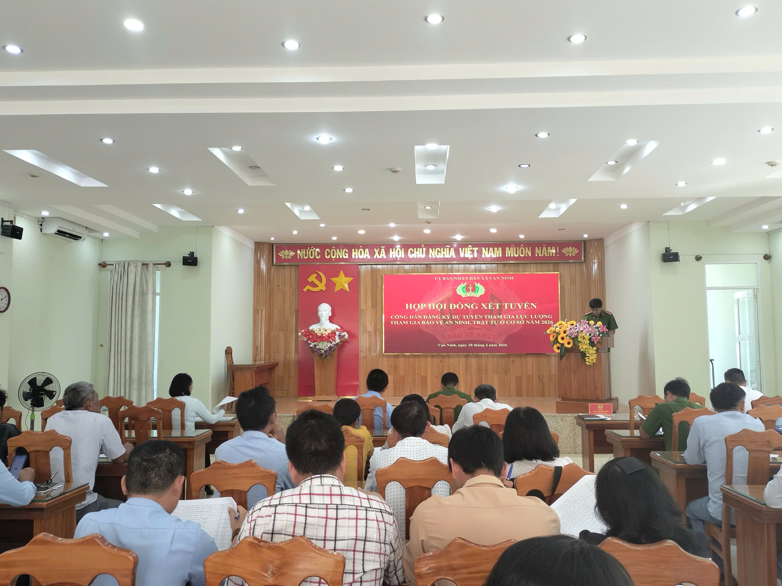 Xã Vạn Ninh tổ chức họp Hội đồng xét tuyển lực lượng tham gia bảo vệ an ninh, trật tự ở cơ sở năm 2026
