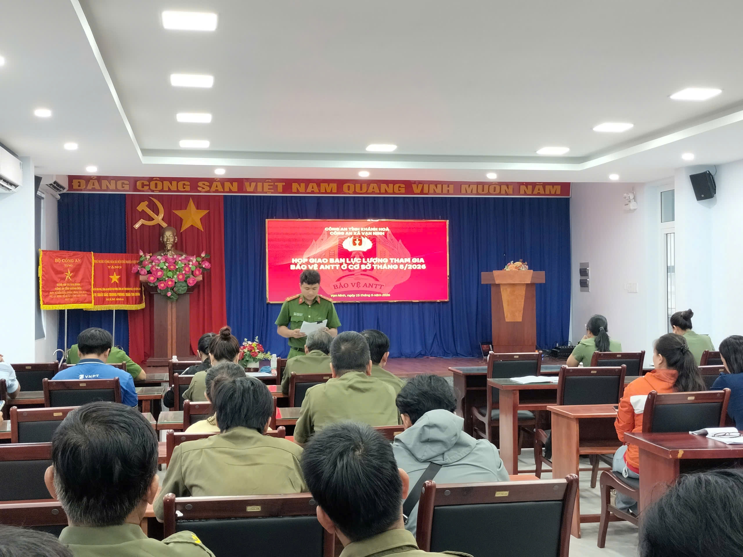 Công an xã Vạn Ninh tổ chức họp gian ban lực lượng tham gia bảo vệ An ninh trật tự ở cơ sở tháng 5-2026