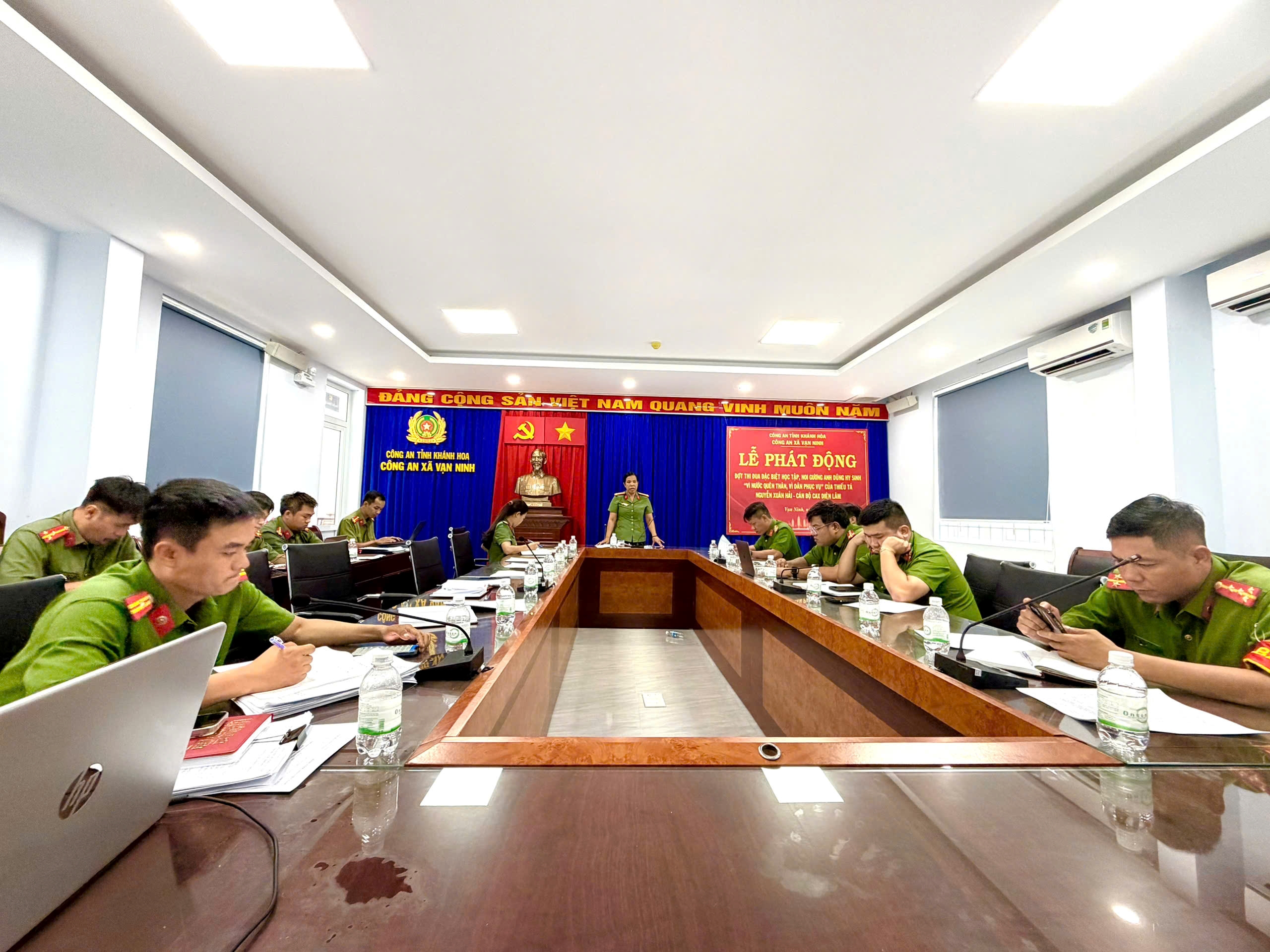 Chi bộ công an xã Vạn Ninh sinh hoạt chi bộ định kỳ tháng 06/2026
