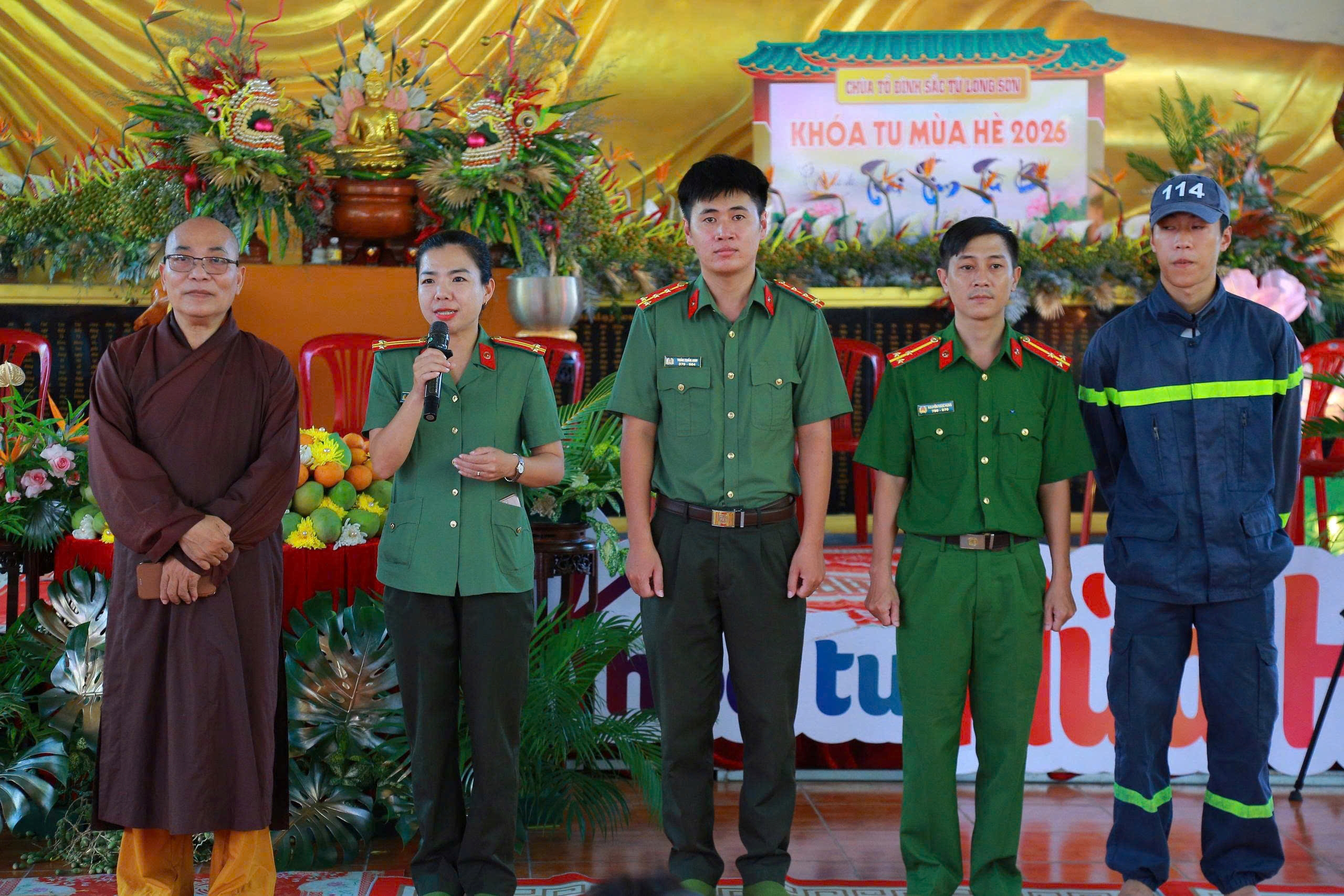 Công an xã Vạn Ninh lan tỏa ý thức pháp luật và kỹ năng sống trong khóa tu mùa hè “Trái tim từ bi” tại chùa Tổ đình sắc tứ Long Sơn
